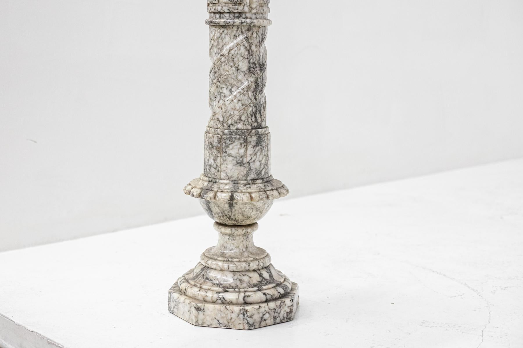 Colonne italienne en marbre gris du milieu du siècle dernier en vente 3