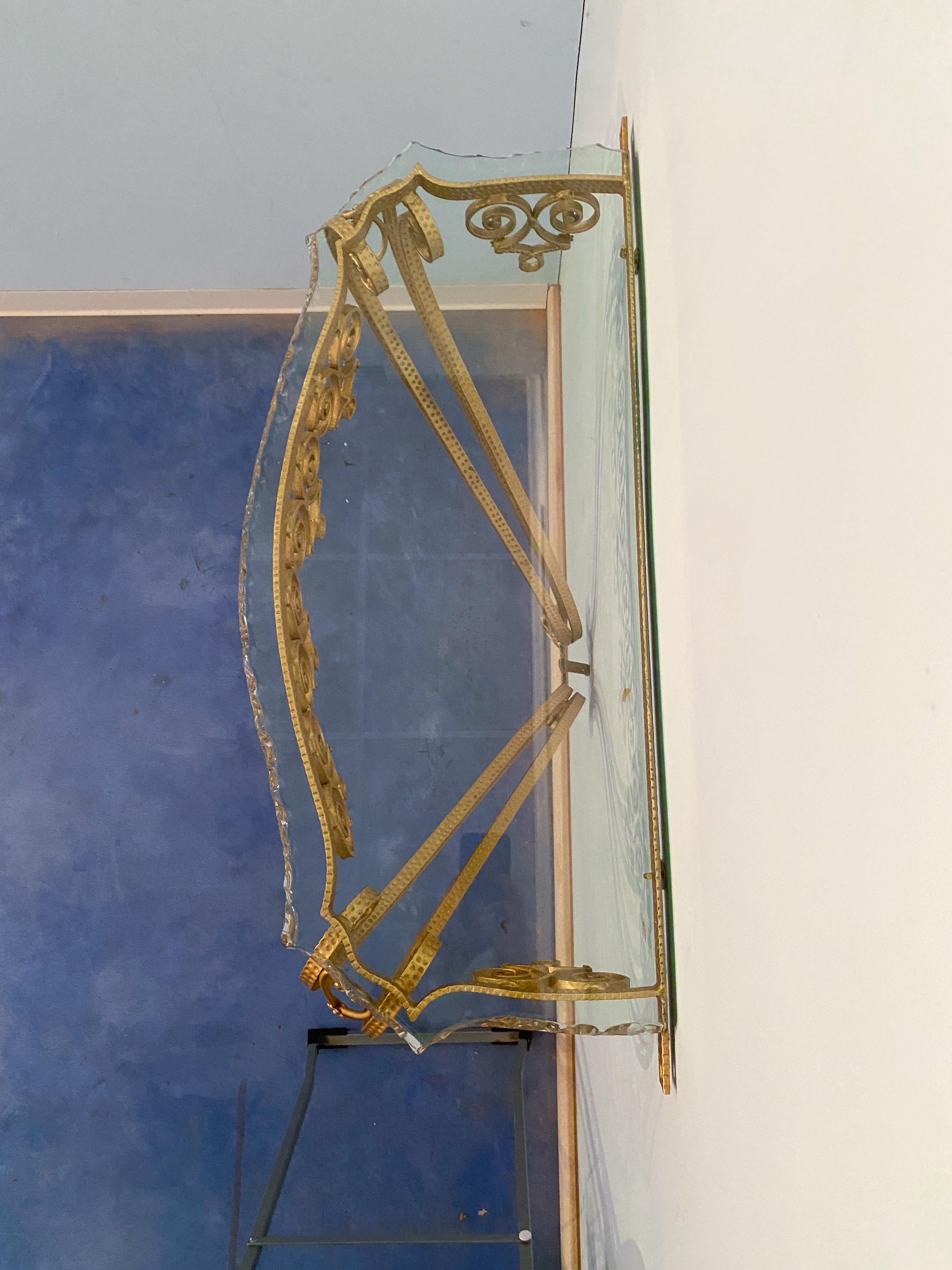 Italienischer Konsolentisch von Pier Luigi Colli aus der Mitte des Jahrhunderts, grünes Kristall, goldenes Eisen (Moderne der Mitte des Jahrhunderts) im Angebot