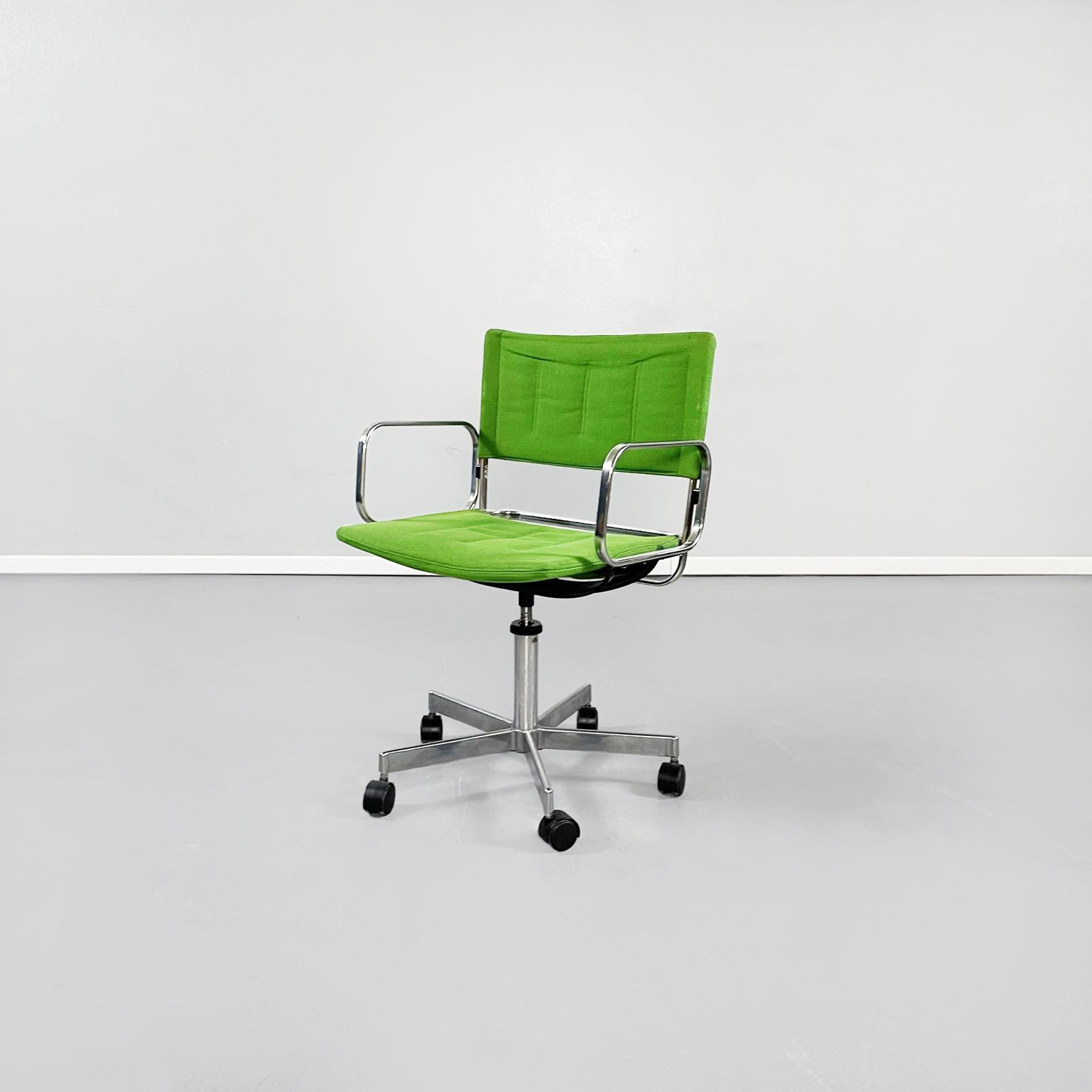 Italian mid-century Green fabric and steel office chairs by Zanotta, 1980s
Set of 4 office chairs with rectangular seat and back in bright green fabric. The structure is in tubular steel. The base has 5 spokes with wheels. Original