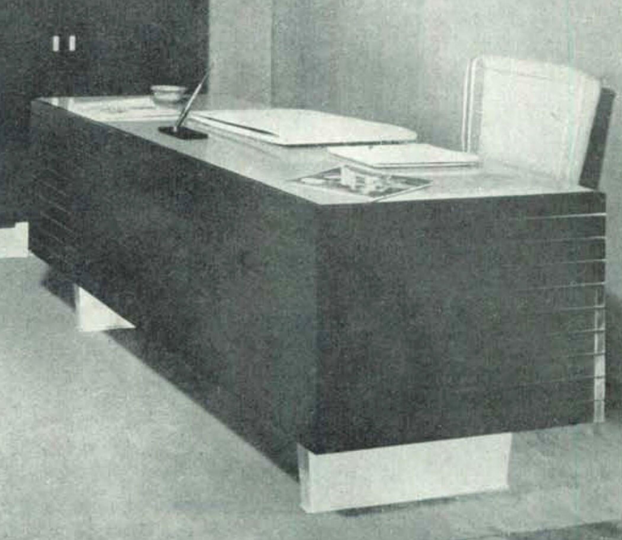 Italian Midcentury Grissinata Desk Attributed to Gio Ponti in Walnut, 1950s 10