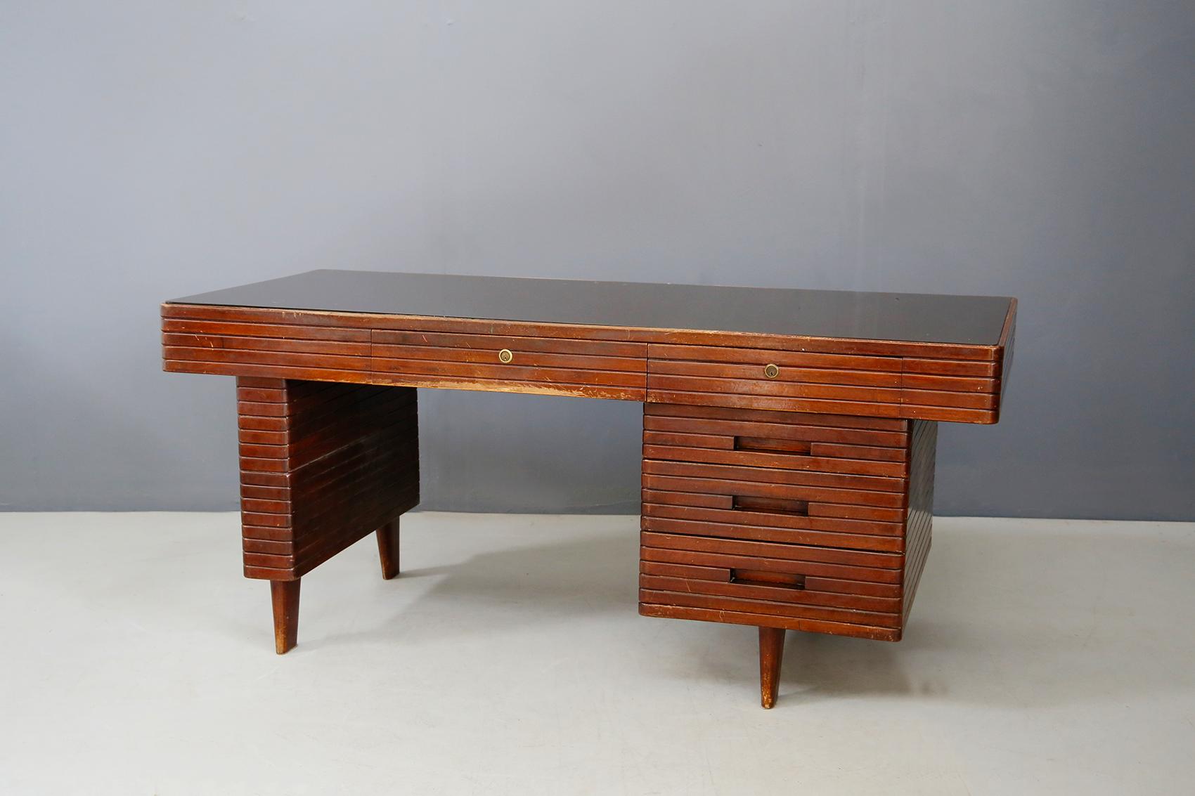 Mid-Century Modern Italian Midcentury Grissinata Desk Attributed to Gio Ponti in Walnut, 1950s