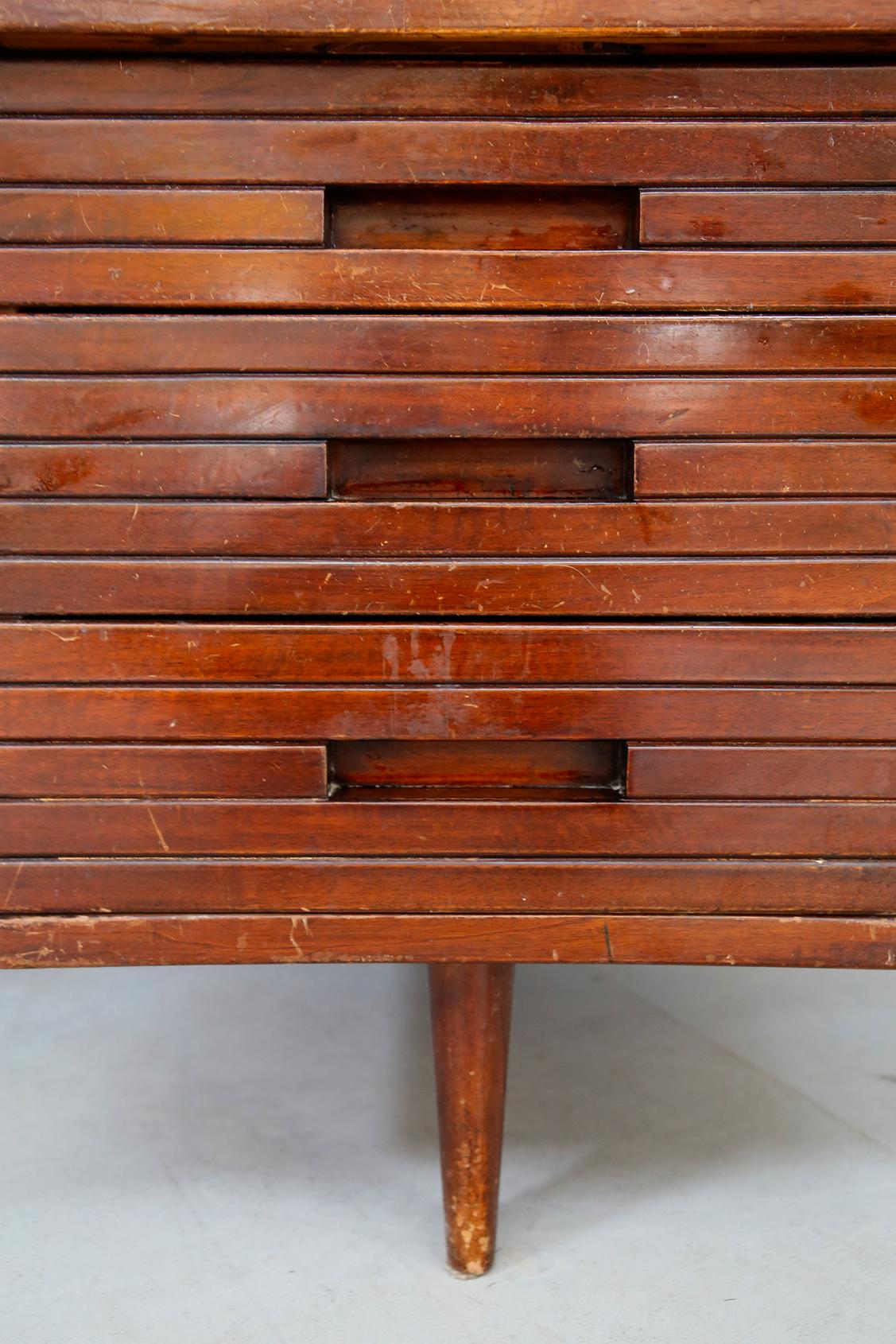 Italian Midcentury Grissinata Desk Attributed to Gio Ponti in Walnut, 1950s 3