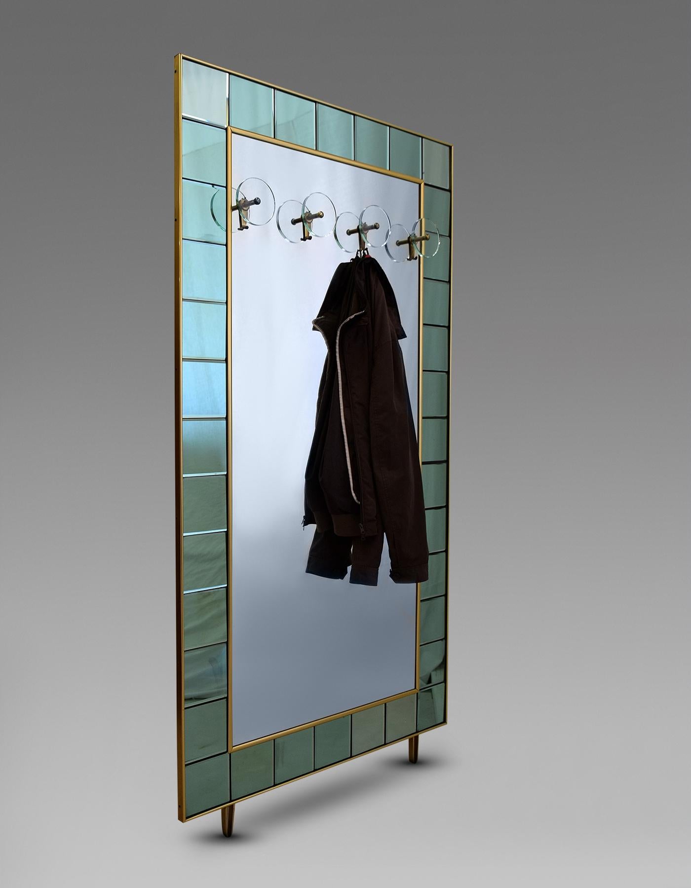 Stylish and elegant Italian mid century hallway entrance mirror / coat rack in great vintage condition.
This beautiful piece will be shipped insured overseas in a custom made wooden crate. Cost of transport is crate included.