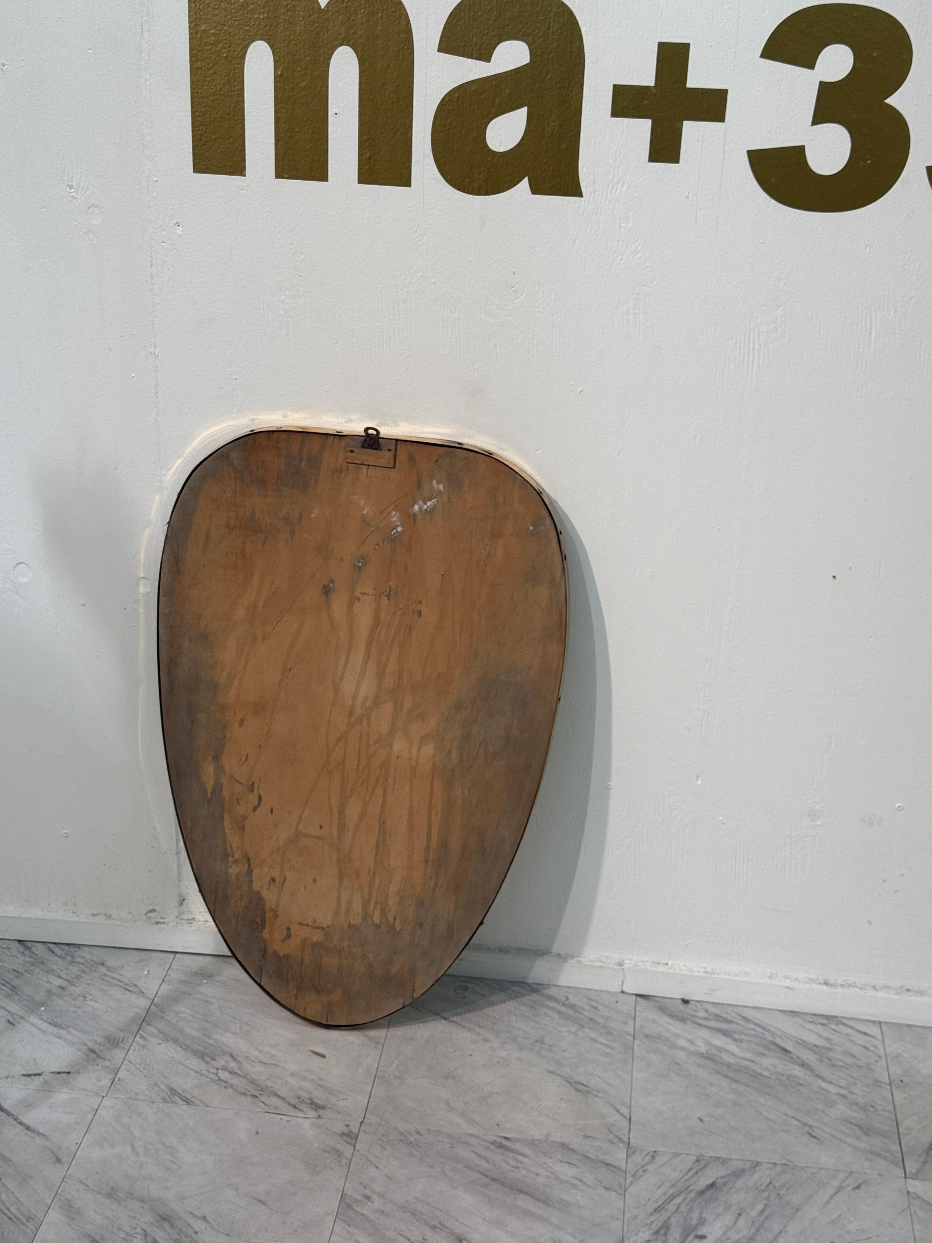 Ottone Specchio da parete italiano di metà secolo a forma di cuore, anni '50 in vendita