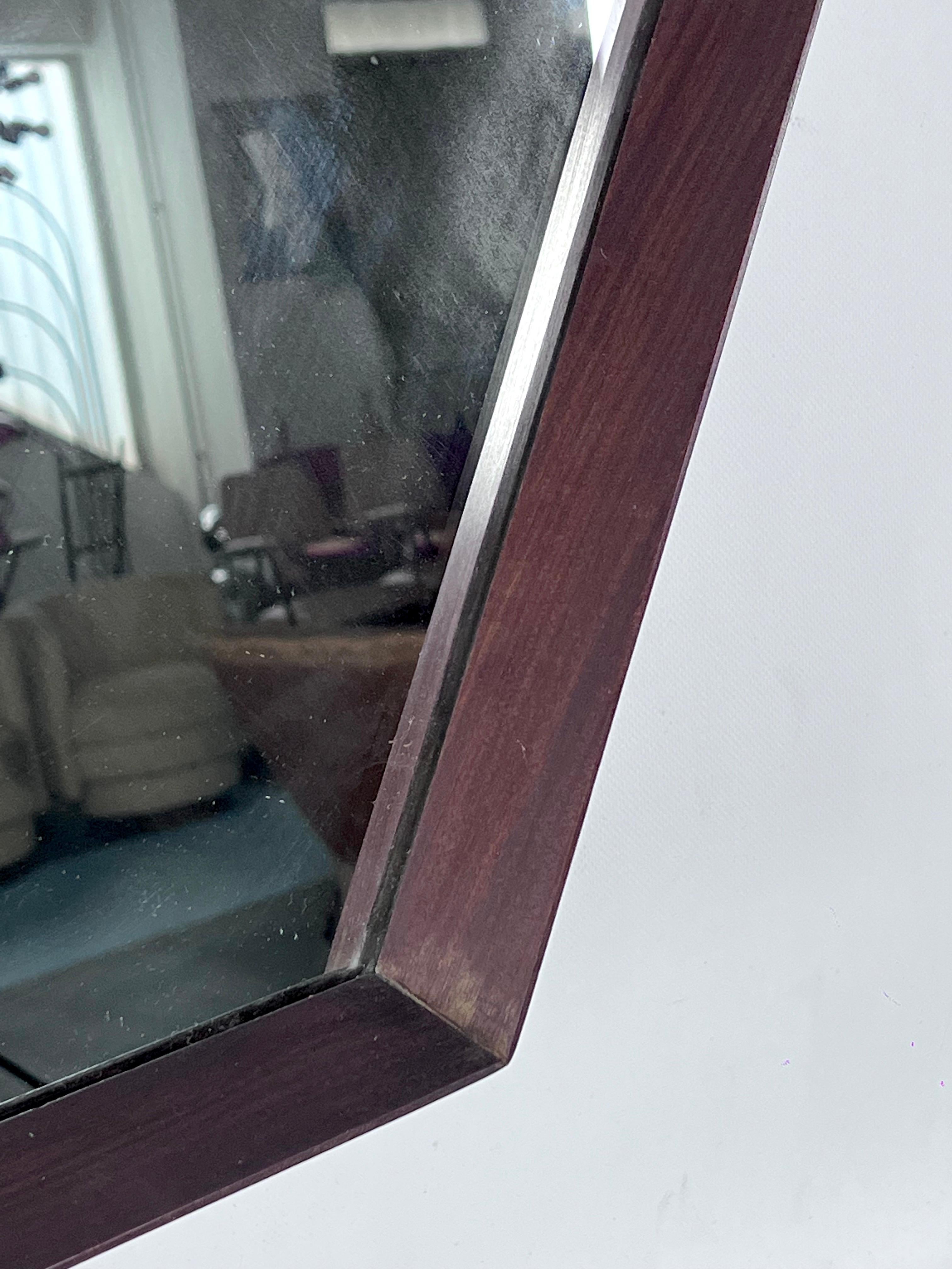Cuir Miroir mural hexagonal italien en bois du milieu du siècle dernier en vente