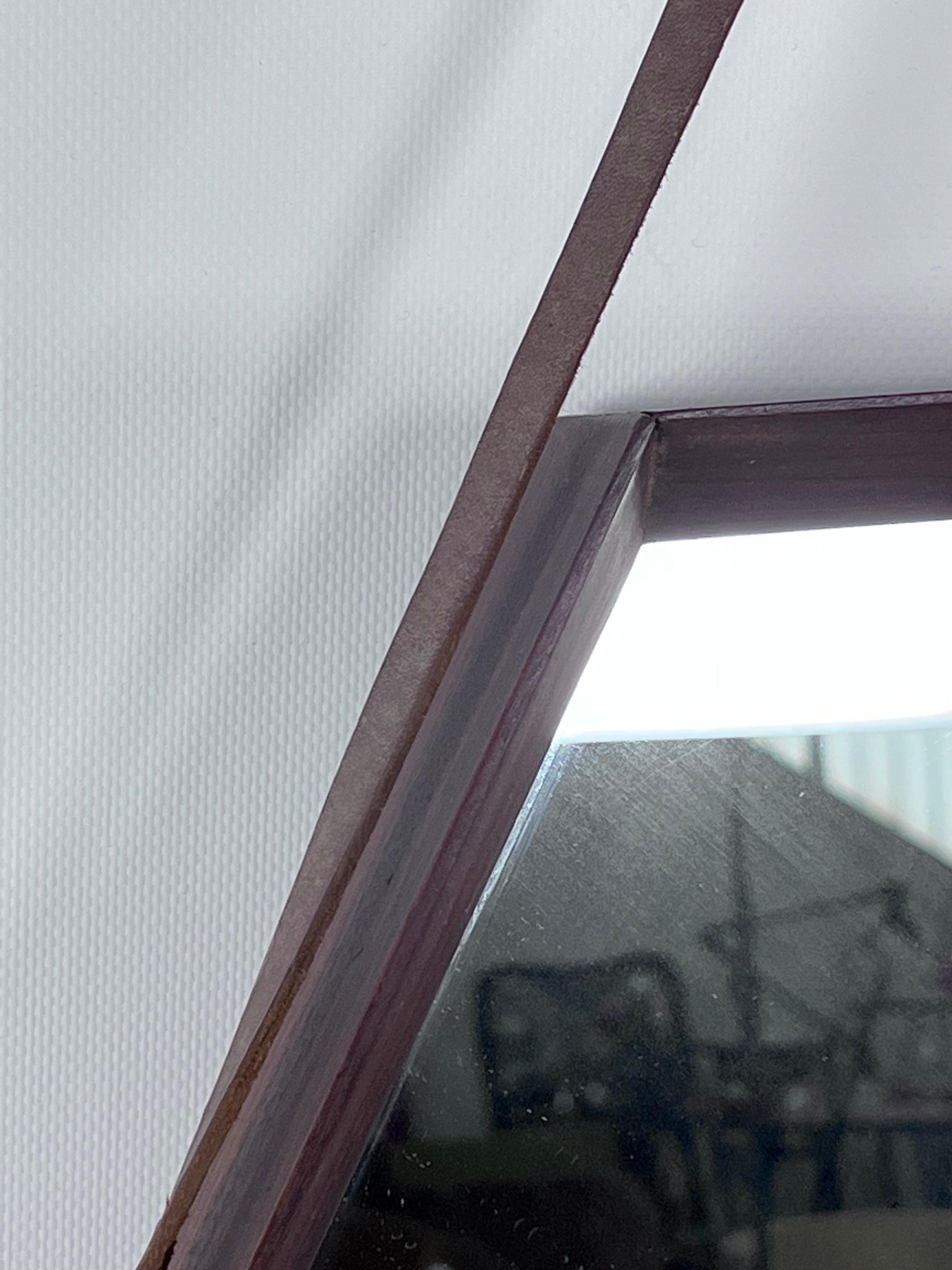 Miroir mural hexagonal italien en bois du milieu du siècle dernier en vente 1