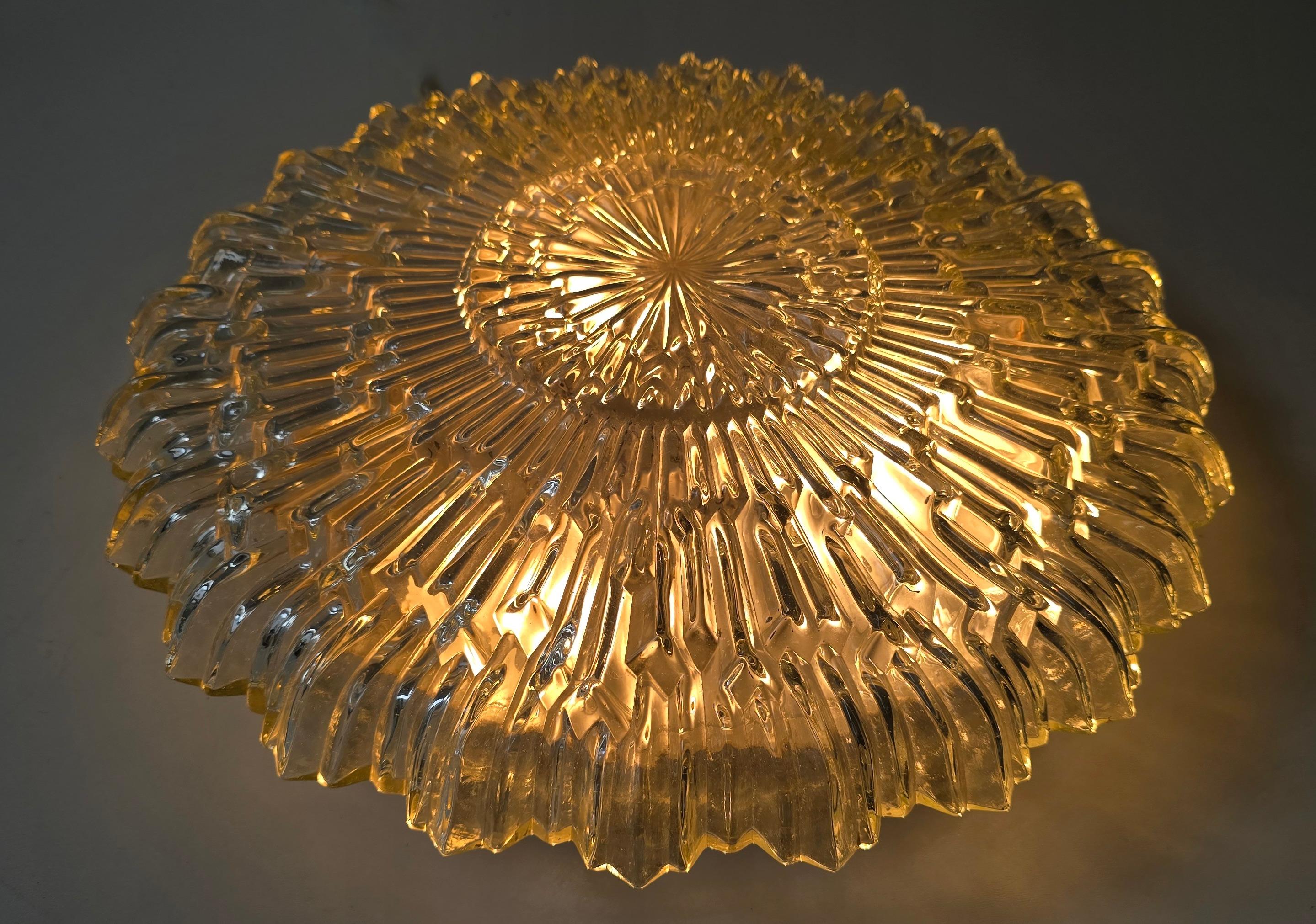 Plafonnier en verre glacé italien du milieu du siècle, Ø 41 cm, années 1960 en vente 2