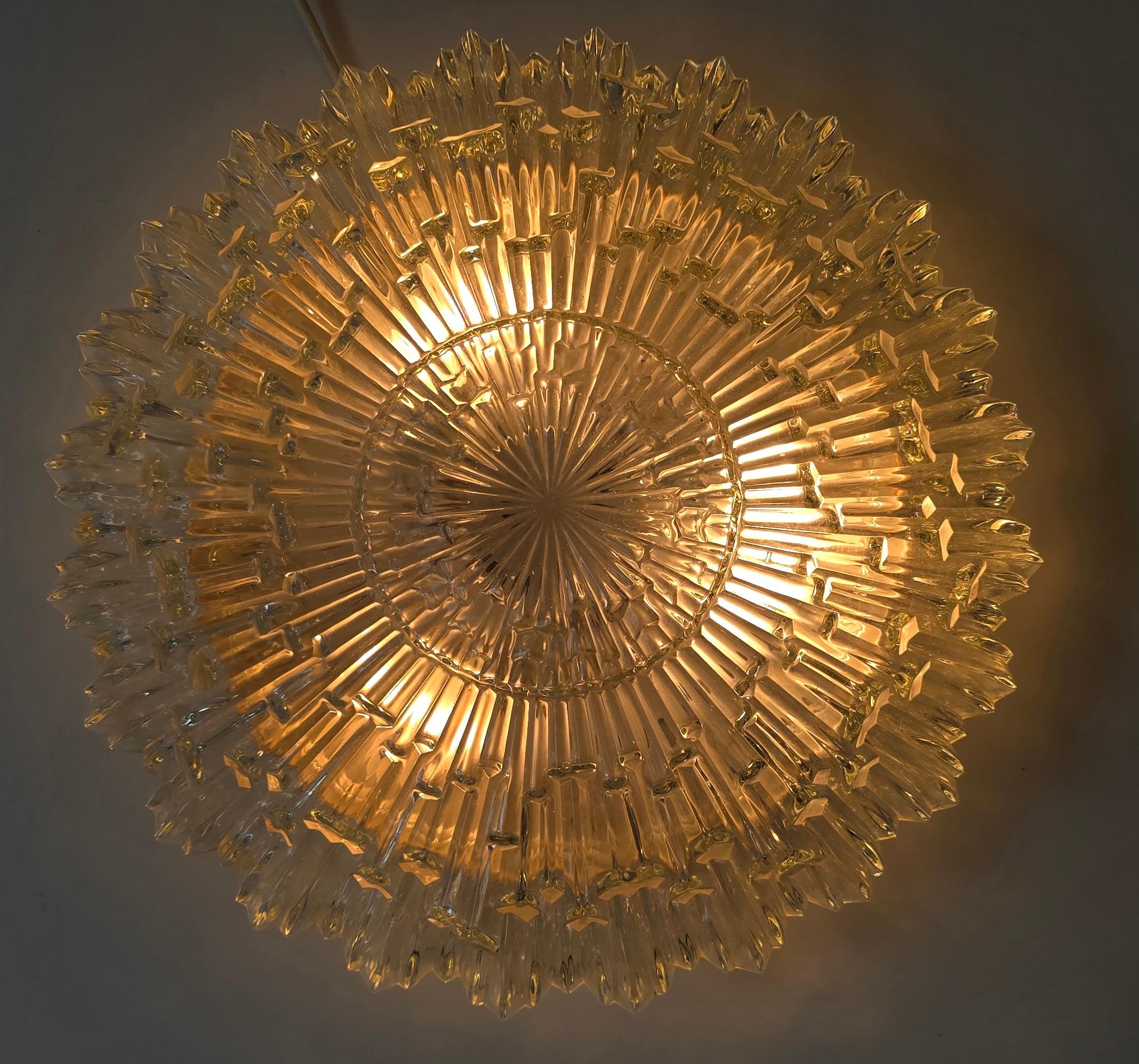 Plafonnier en verre glacé italien du milieu du siècle, Ø 41 cm, années 1960 en vente 3