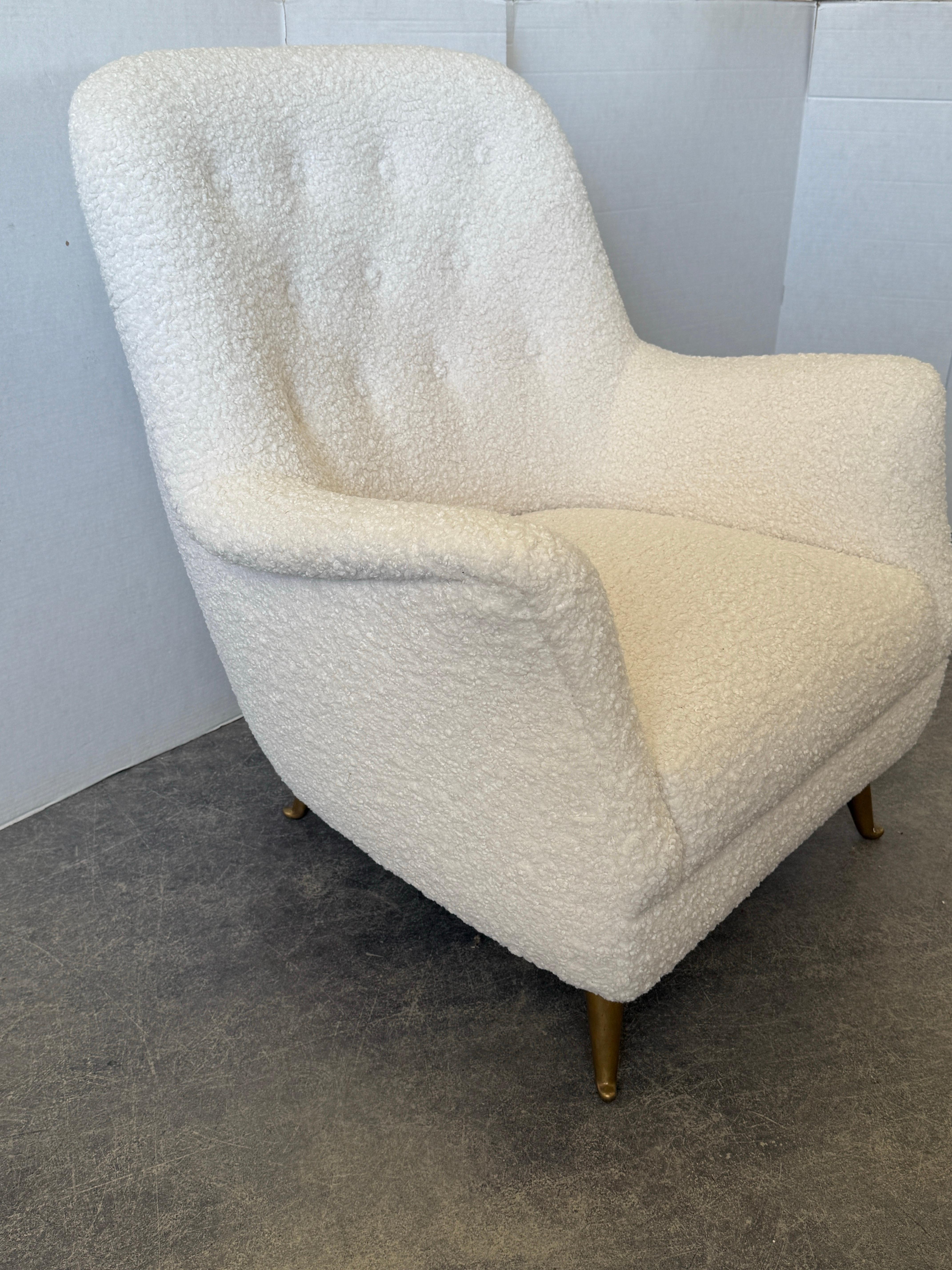 Italiano Sedie ISA Bergamo del Mid Century con rivestimento in boucle in vendita