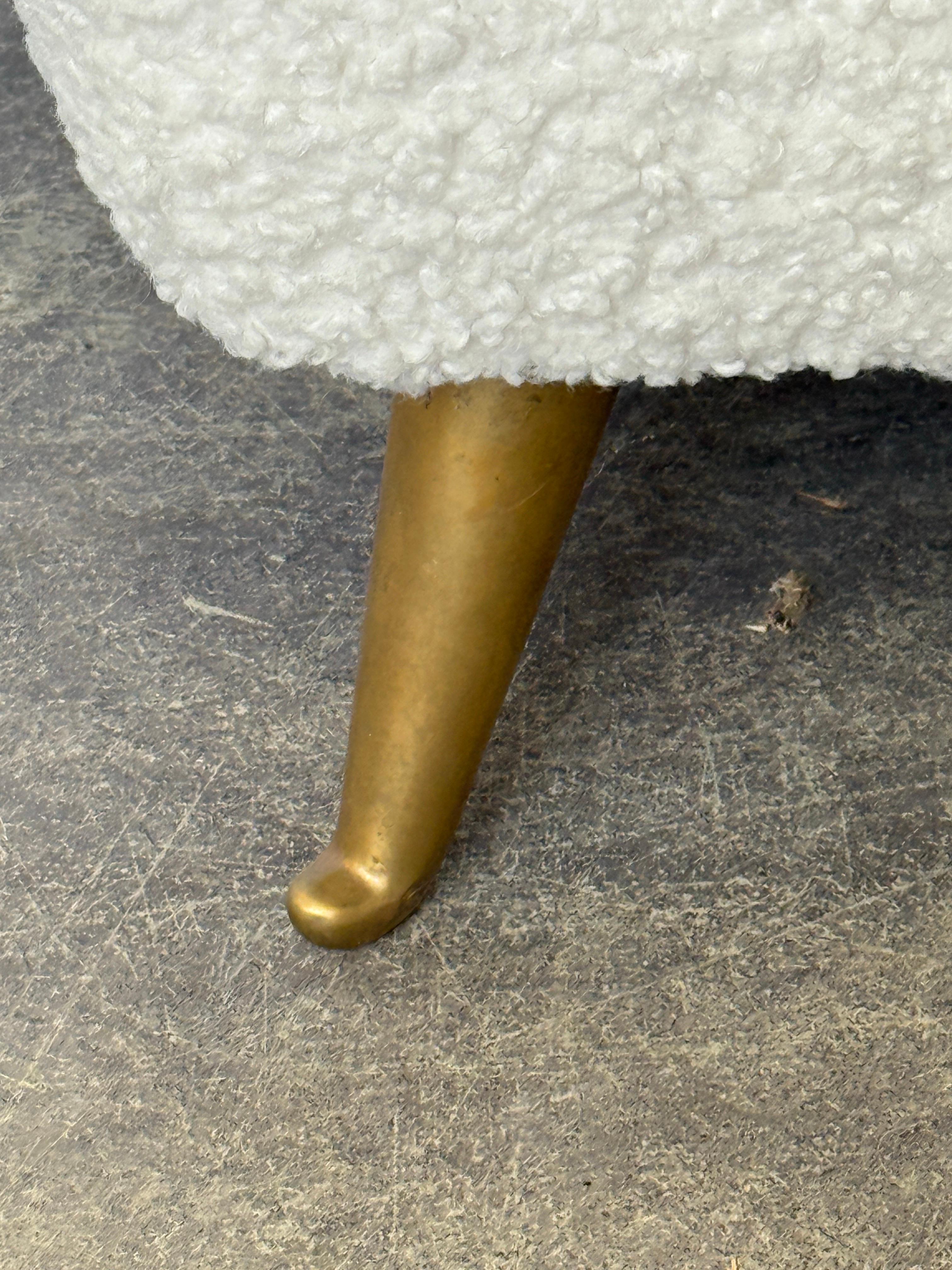 Fatto a mano Sedie ISA Bergamo del Mid Century con rivestimento in boucle in vendita