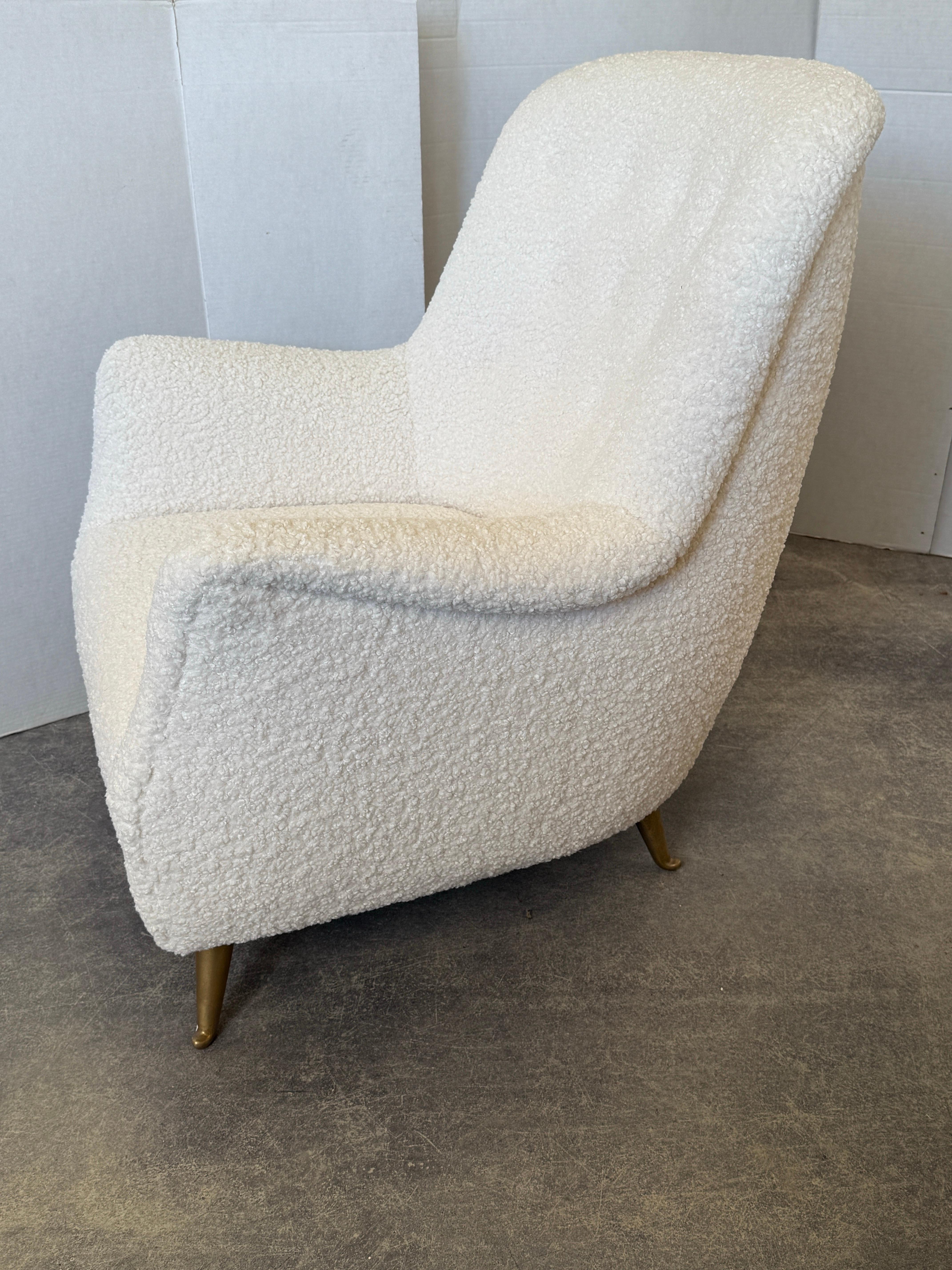 Ottone Sedie ISA Bergamo del Mid Century con rivestimento in boucle in vendita