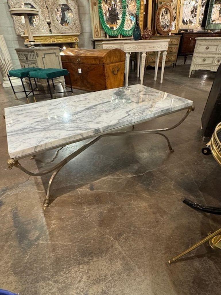 Mesa de centro italiana de mediados de siglo estilo Jansen con tapa de mármol en venta 1