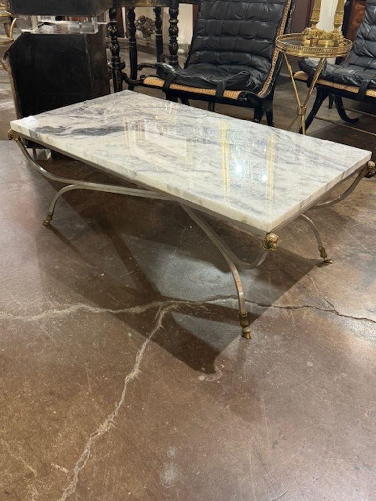 Mesa de centro italiana de mediados de siglo estilo Jansen con tapa de mármol en venta 2
