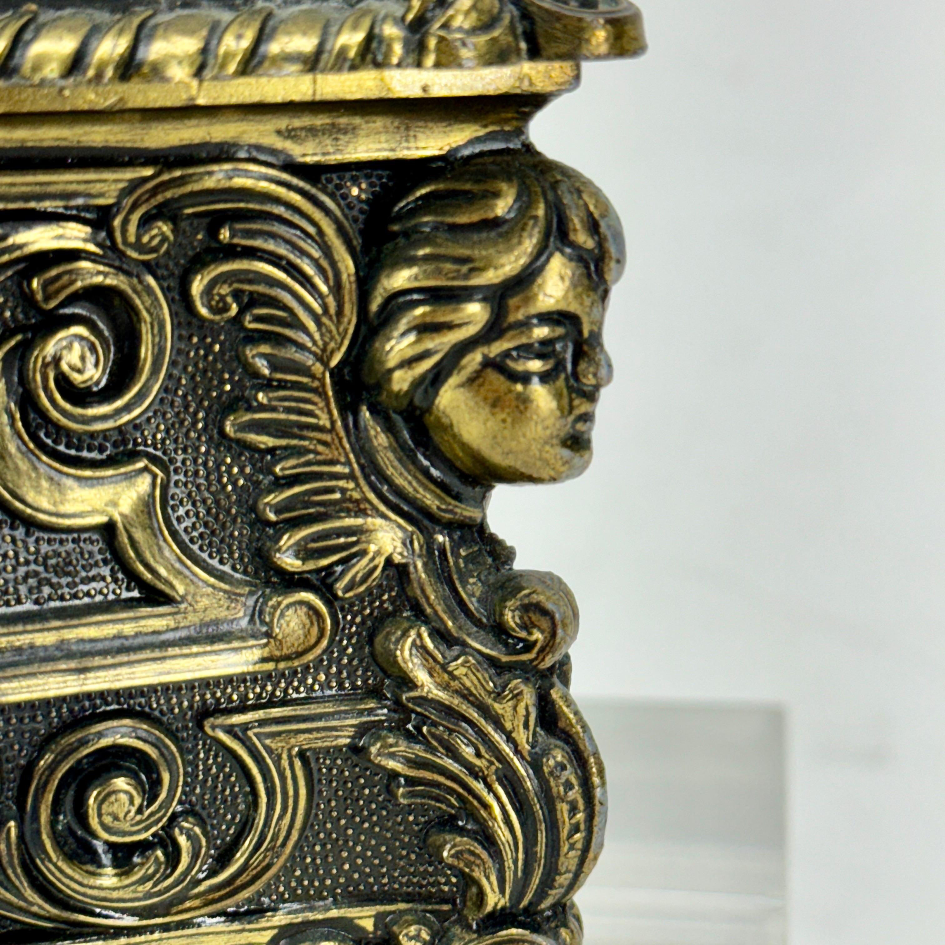 Italian Mid-Century Jewelry Collectable Box With Cherubs For Sale 4