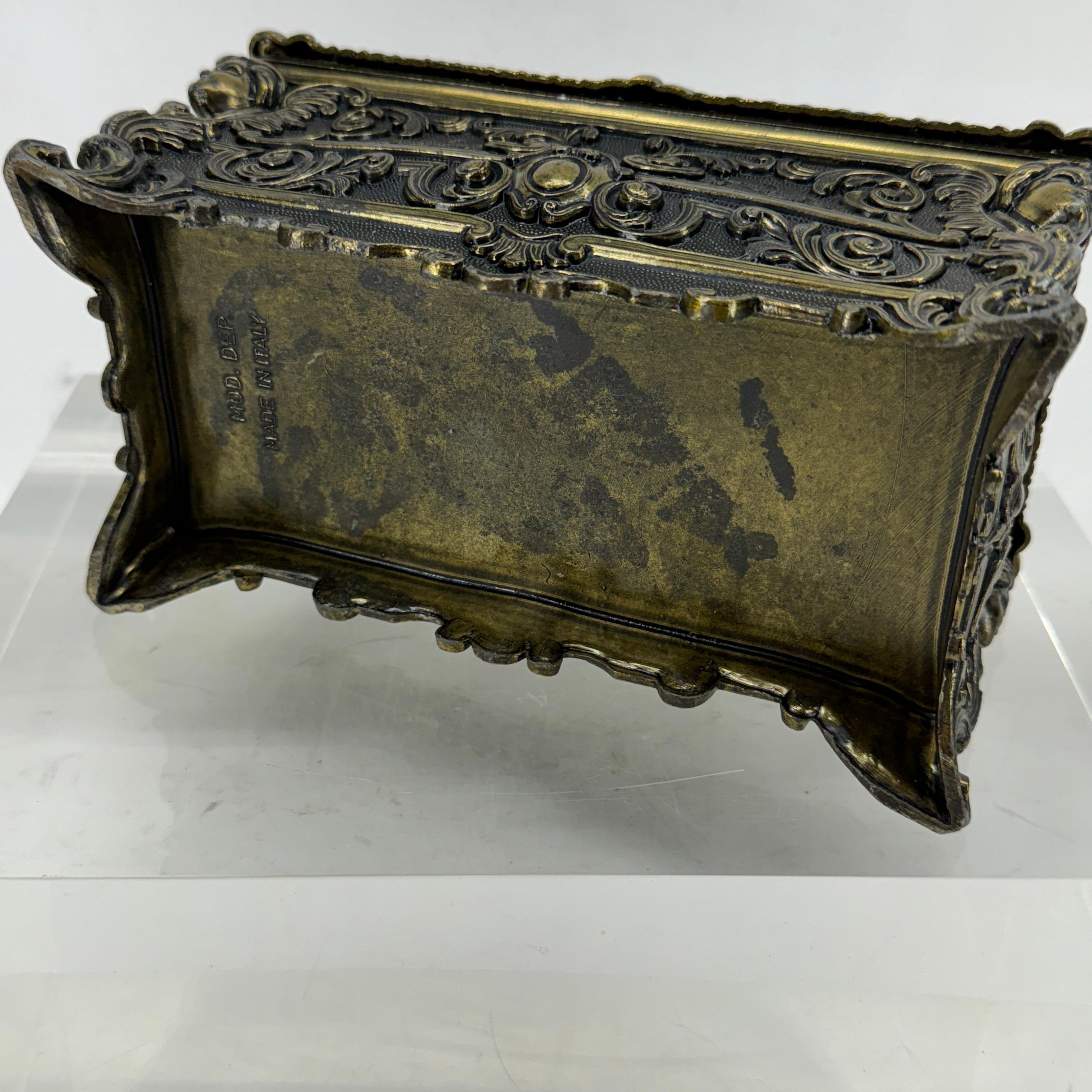 Italian Mid-Century Jewelry Collectable Box With Cherubs For Sale 7