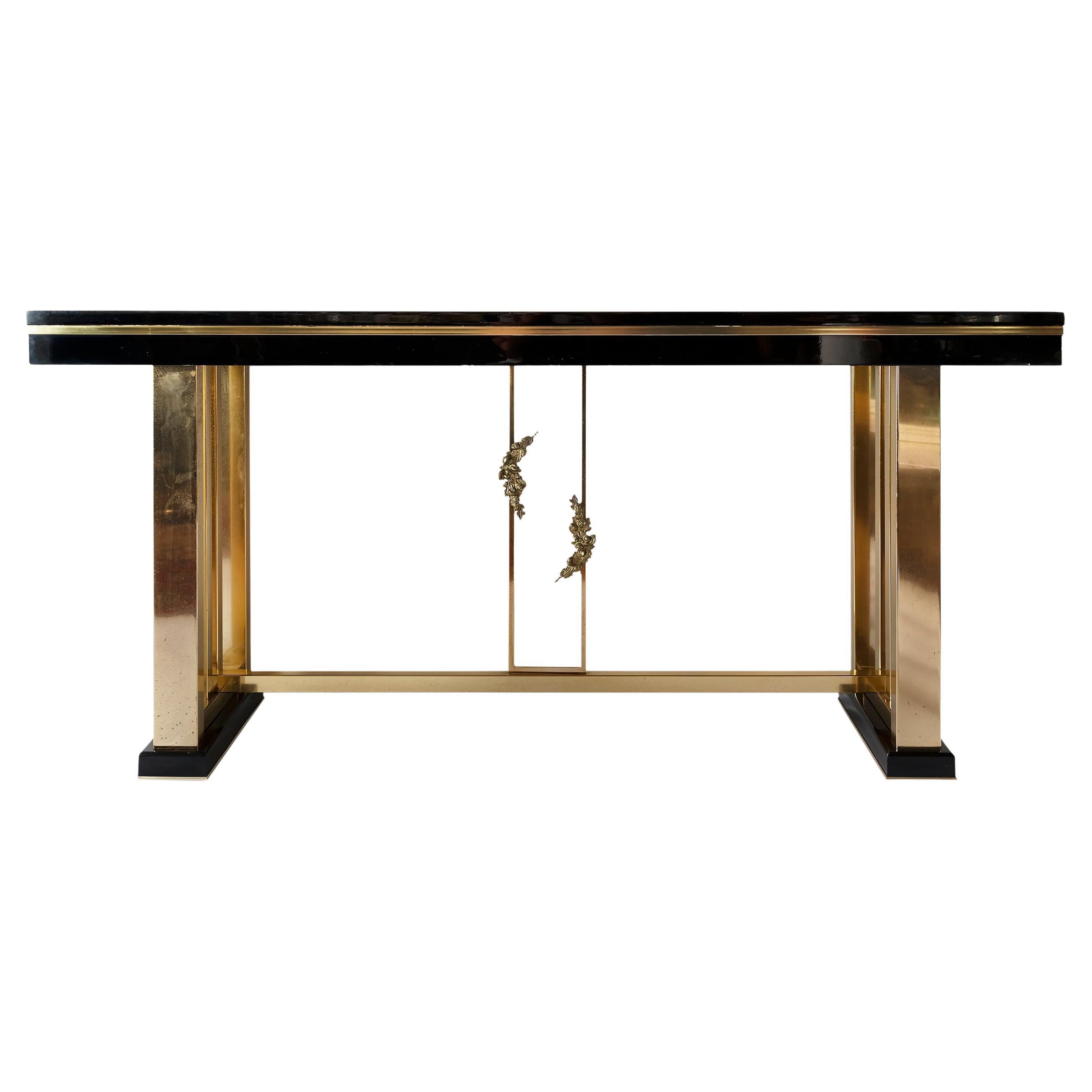 Italian Mid-century lacquered wood and gilt metal console table from 1970's.
The bace is in gilt metal with floral elements and lacquered plinths.
The top of console is in wooden lacquered surface with inlaid brass stipes elements on top.
The top