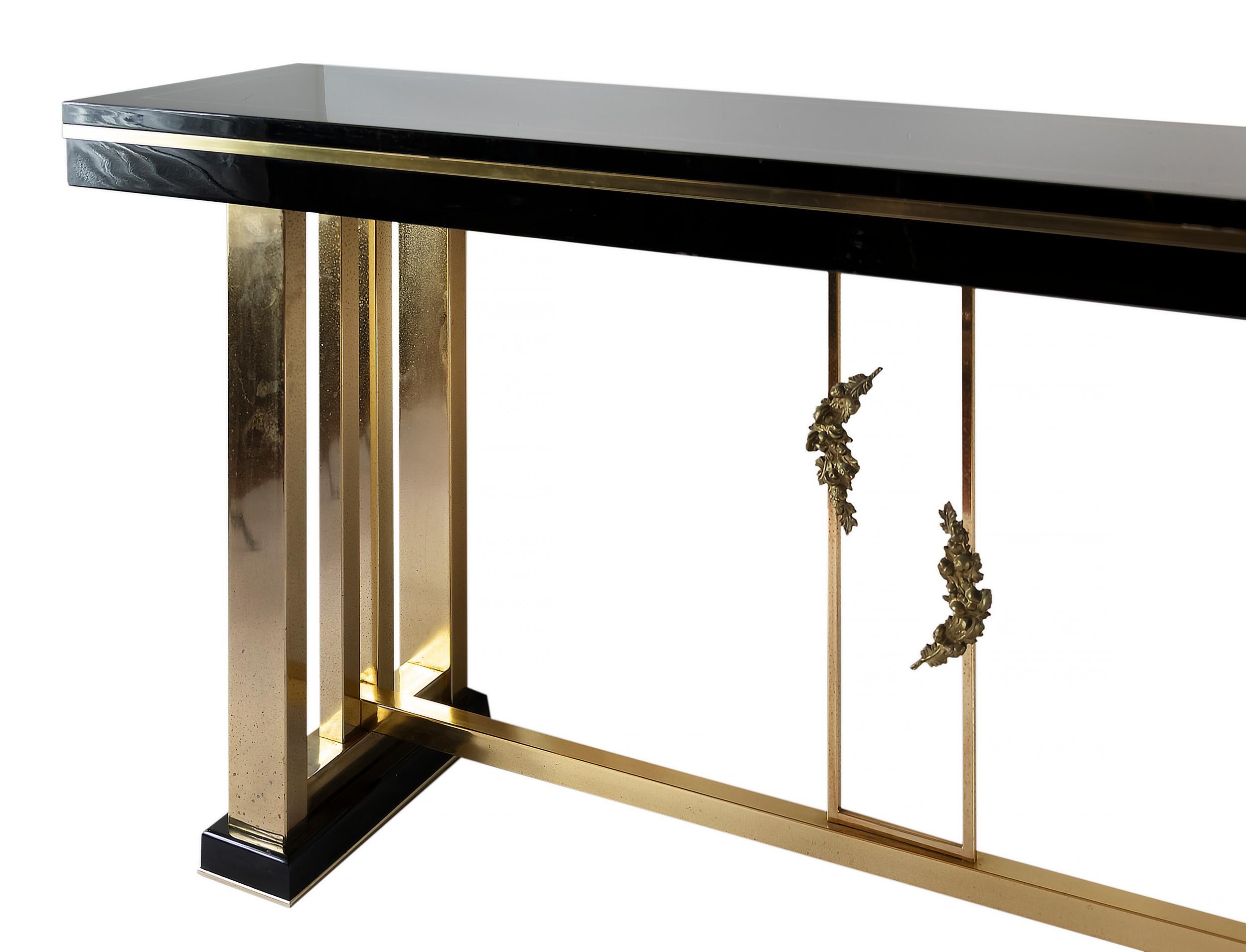 Italian Mid-Century Lacquered Wood and Gilt Metal Console Table In Good Condition In Vilnius, LT