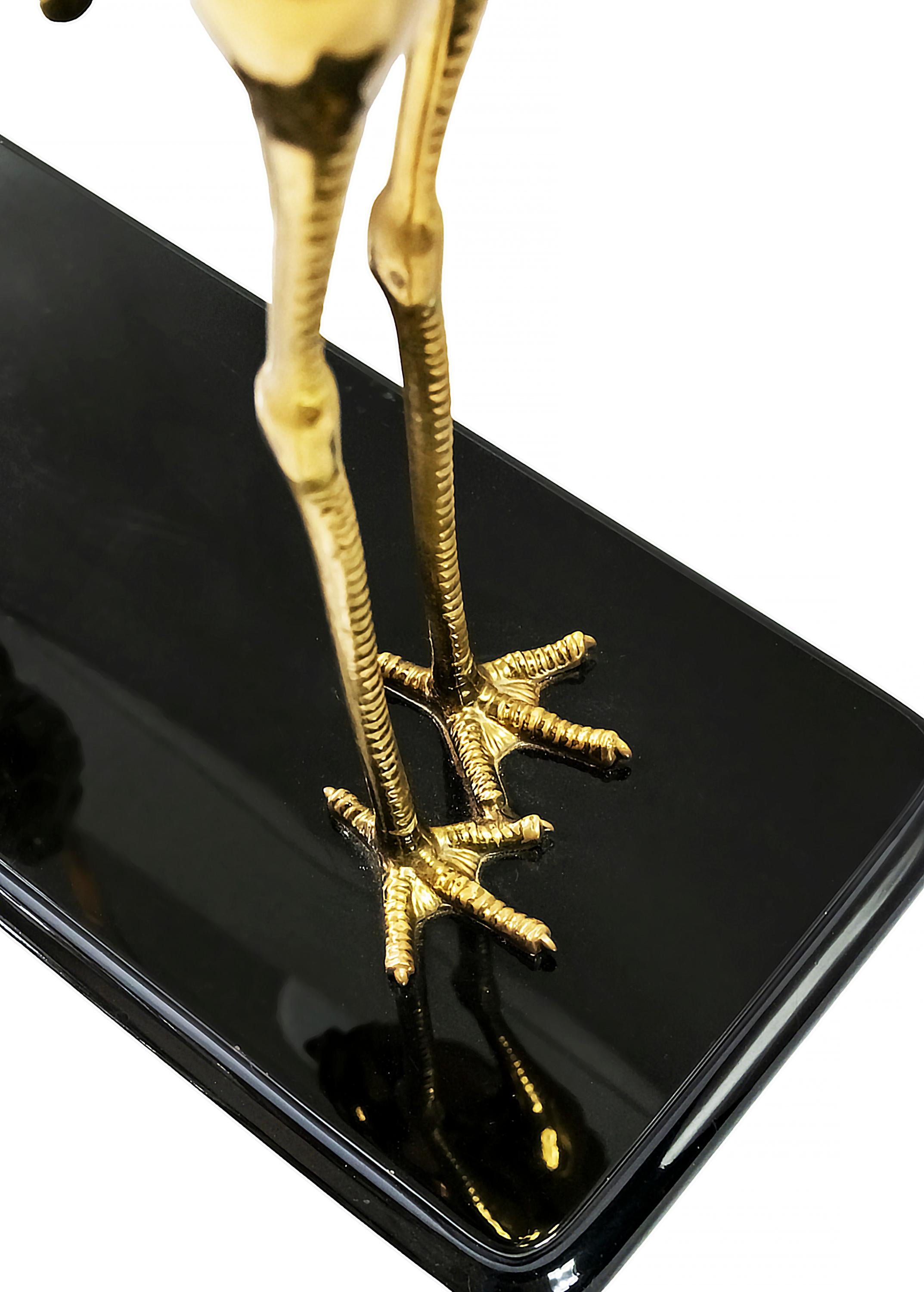 Consola italiana de mediados de siglo de madera lacada, cristal y bronce con pájaros Lacado en venta