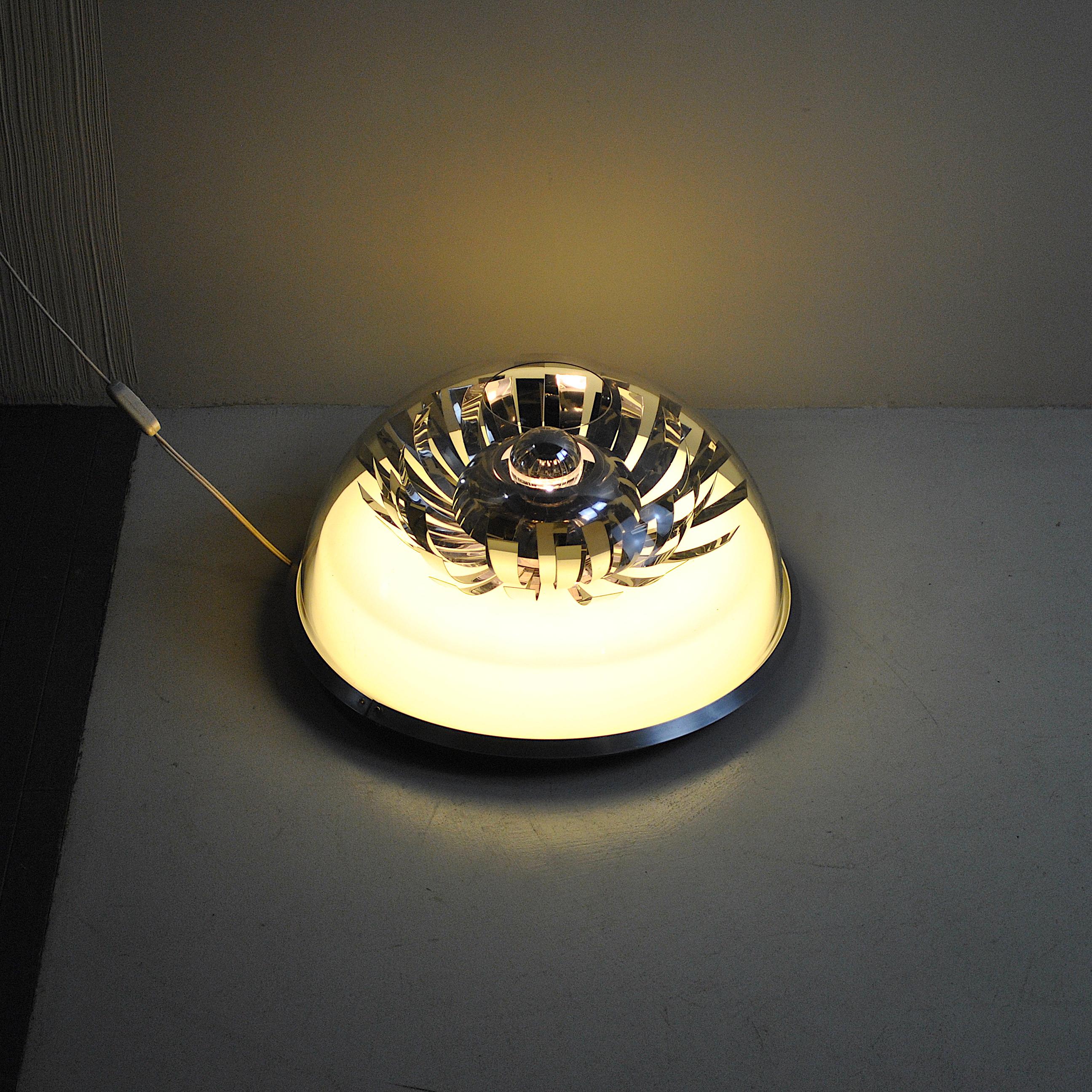 Acier inoxydable Lampe italienne du milieu du siècle dernier, début des années 1970 en vente