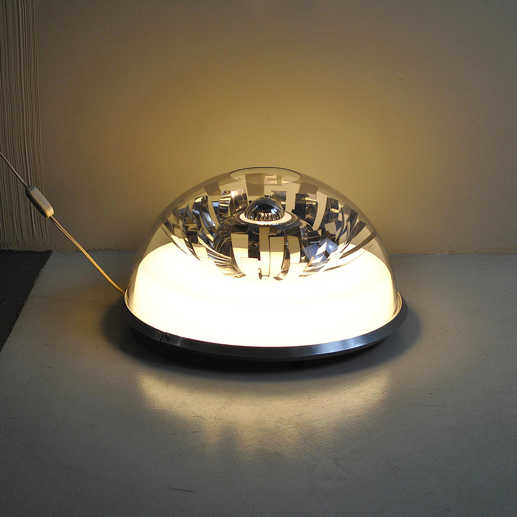 Lampe italienne du milieu du siècle dernier, début des années 1970 en vente 2