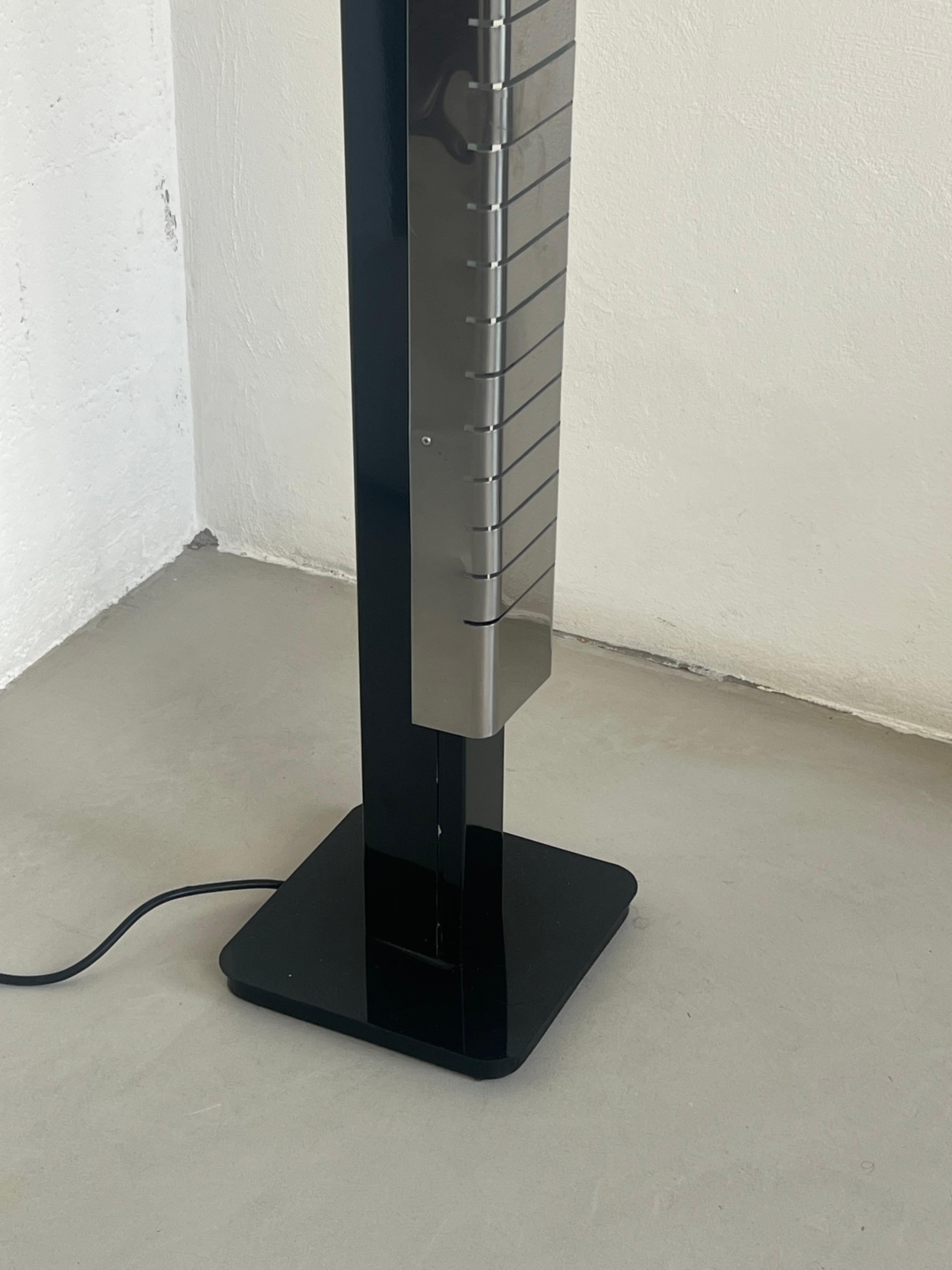 Italian Mid-Century Lamperti Floor Lamp, Sculpted in Chrome, 1960s For Sale 4