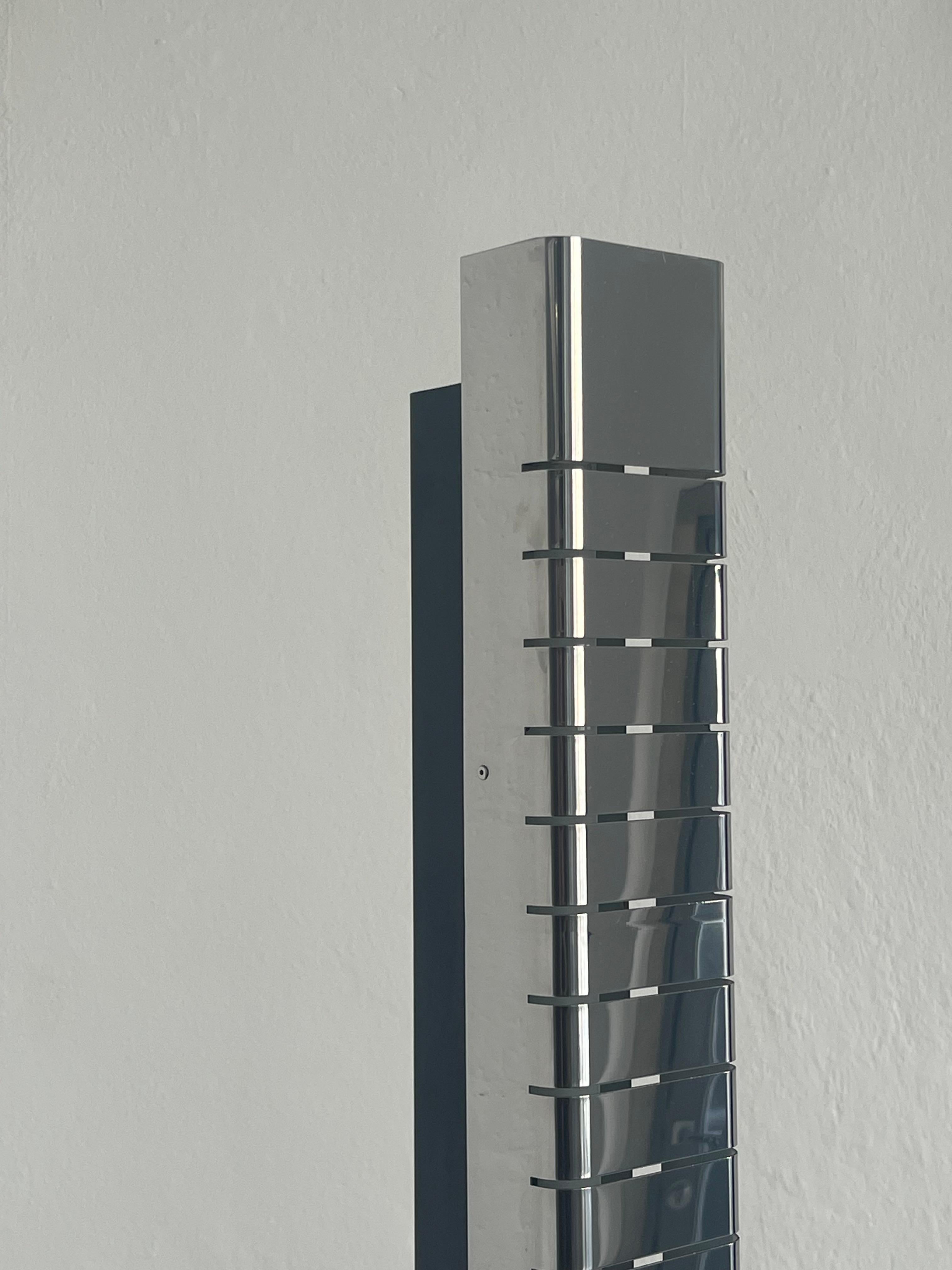 Italian Mid-Century Lamperti Floor Lamp, Sculpted in Chrome, 1960s In Good Condition For Sale In Milano, IT