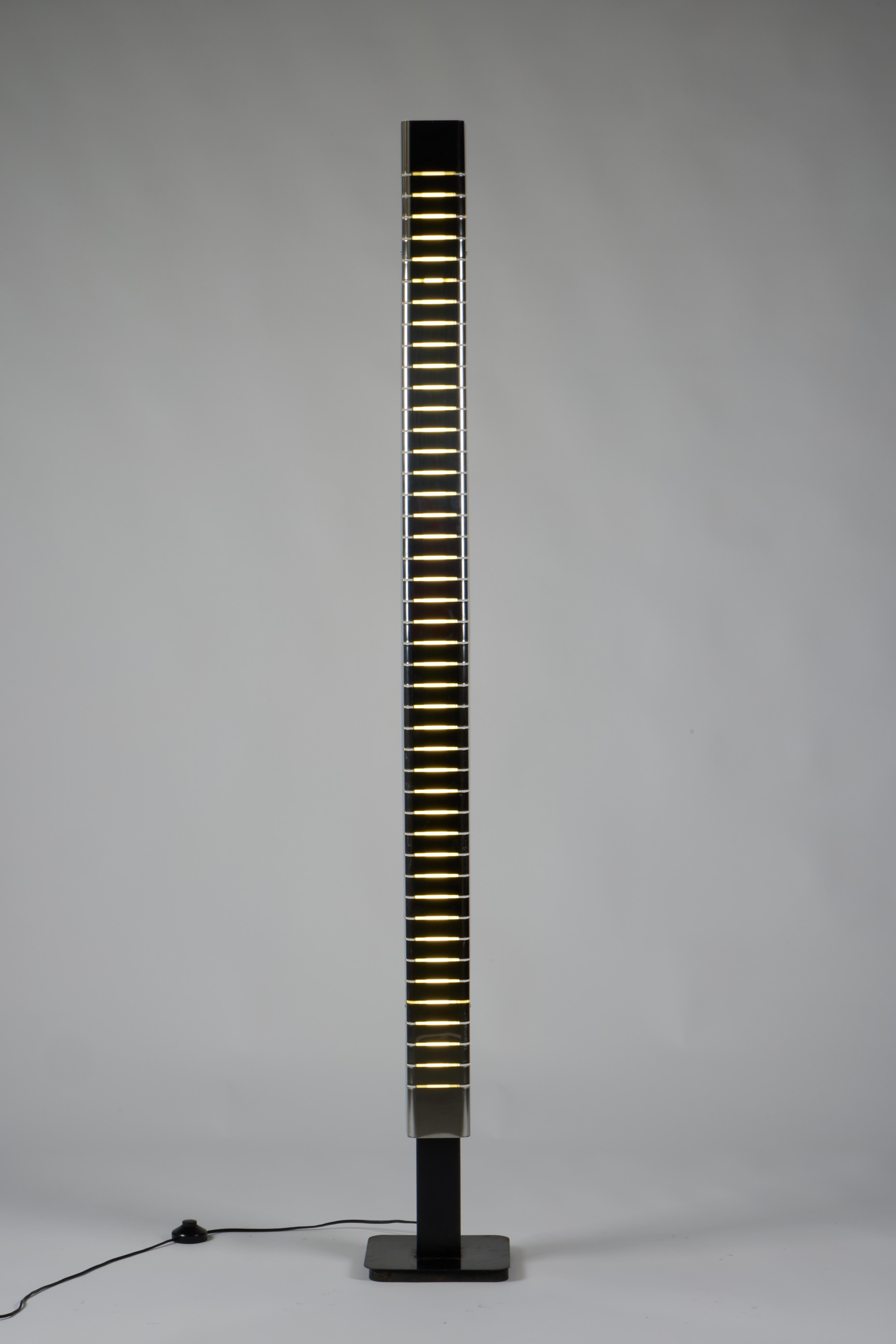 Italienische Lamperti-Stehlampe aus der Mitte des Jahrhunderts, geformt aus Chrom, 1960er Jahre (Mitte des 20. Jahrhunderts) im Angebot