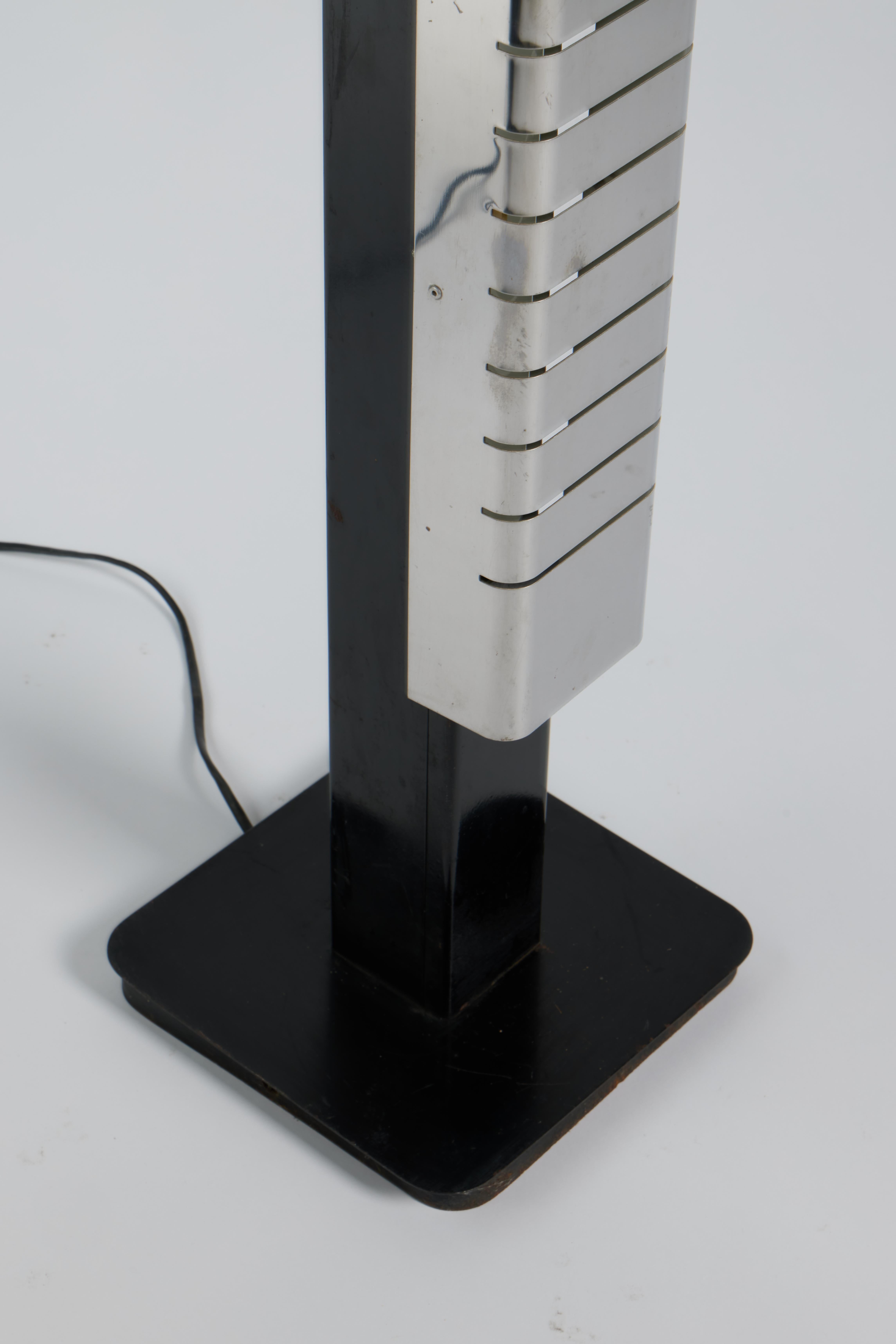 Italienische Lamperti-Stehlampe aus der Mitte des Jahrhunderts, geformt aus Chrom, 1960er Jahre im Angebot 1
