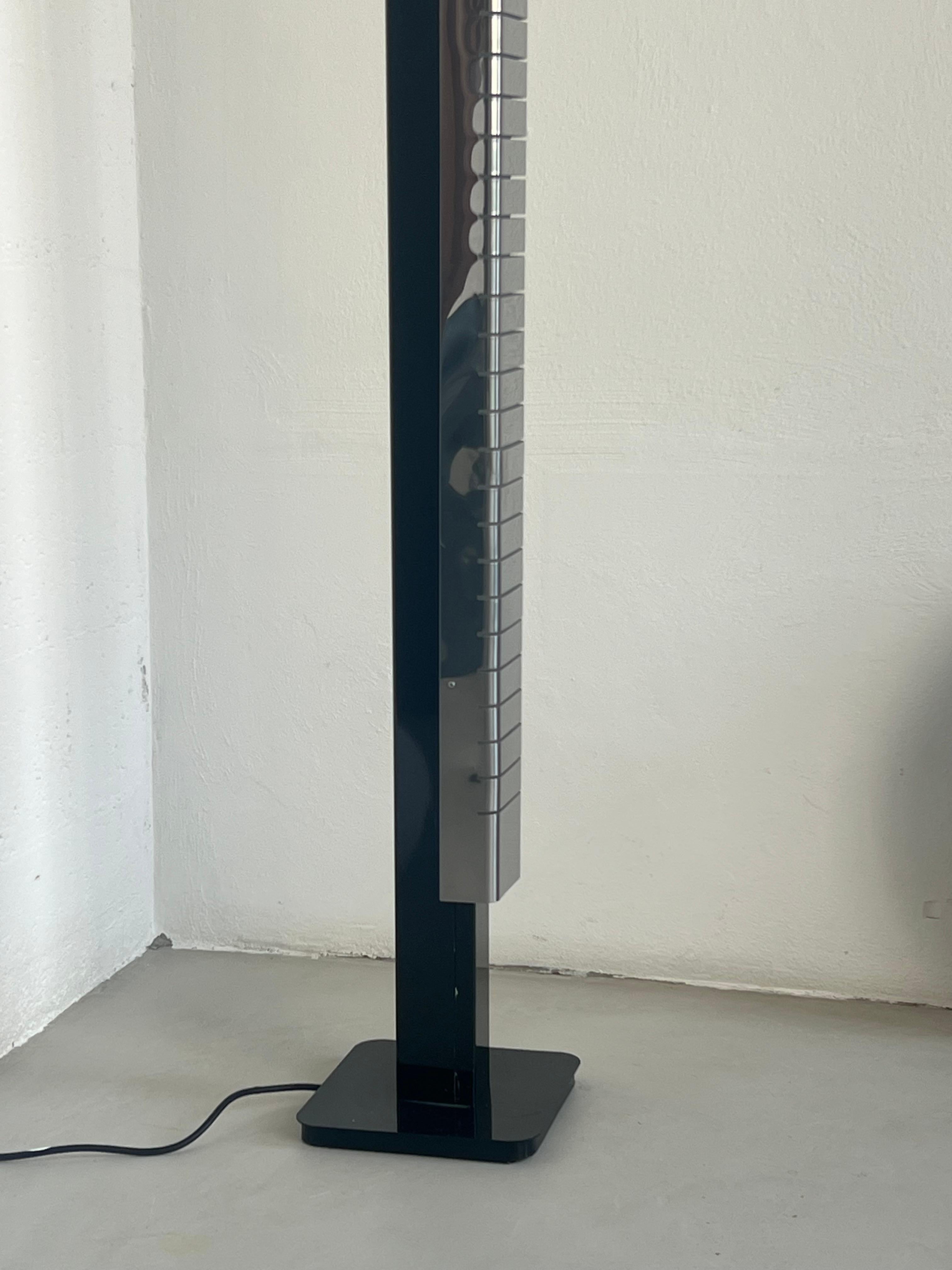 Italian Mid-Century Lamperti Floor Lamp, Sculpted in Chrome, 1960s For Sale 1