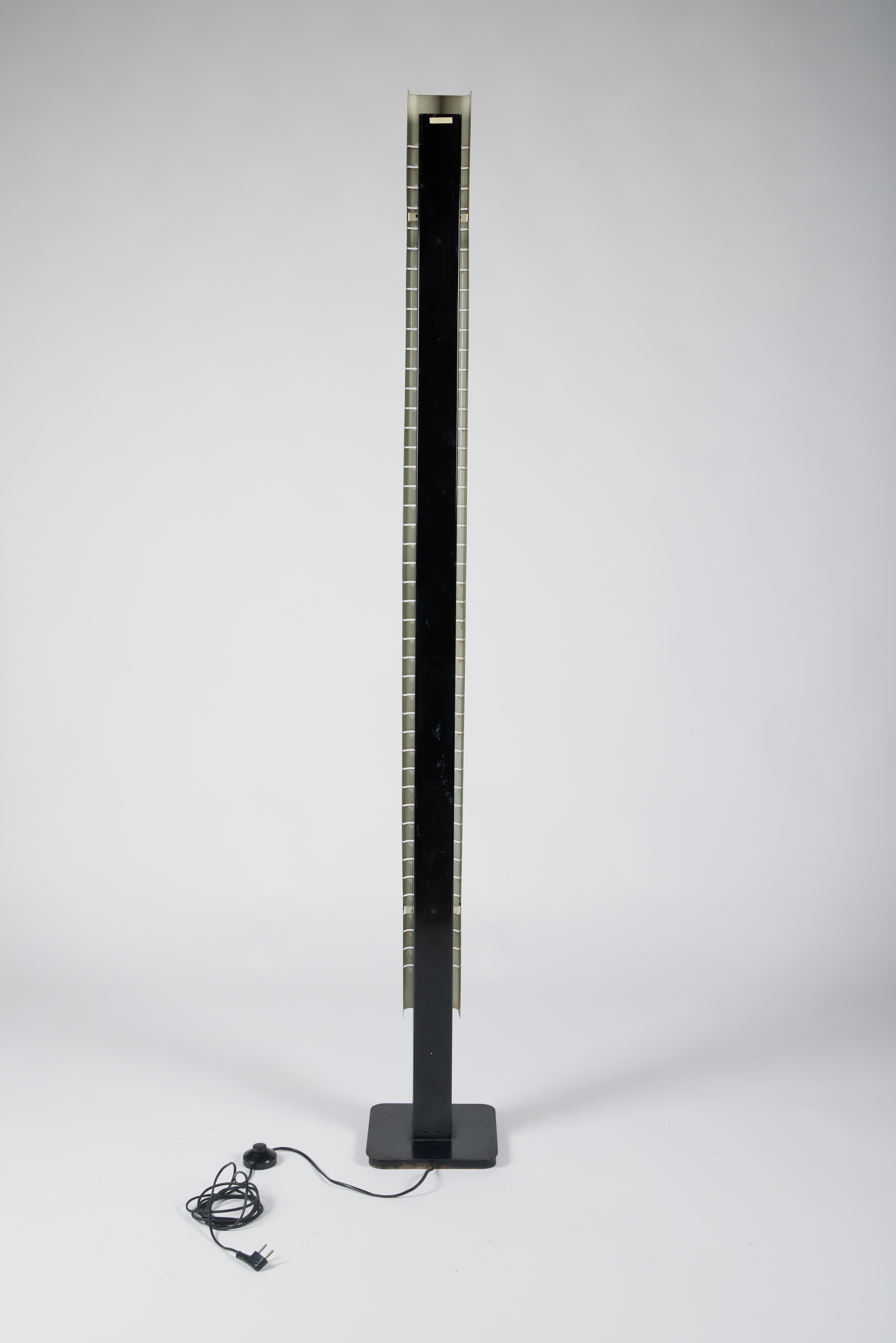 Lampada da terra Lamperti di metà secolo, scolpita in cromo, 1960 in vendita 1