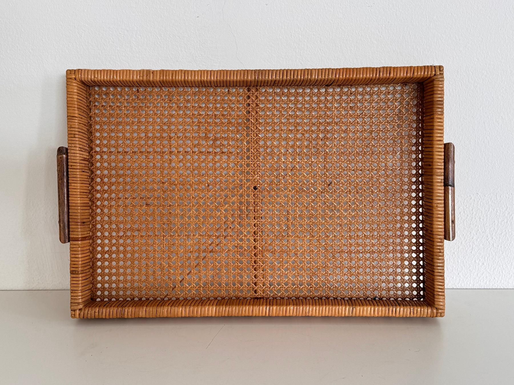 Italian Mid-Century Large Organic Serving Tray in Natural Rattan and Wood, 1970s 4