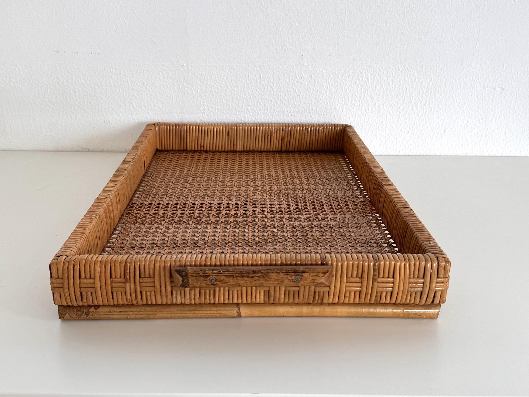 Hand-Crafted Italian Mid-Century Large Organic Serving Tray in Natural Rattan and Wood, 1970s