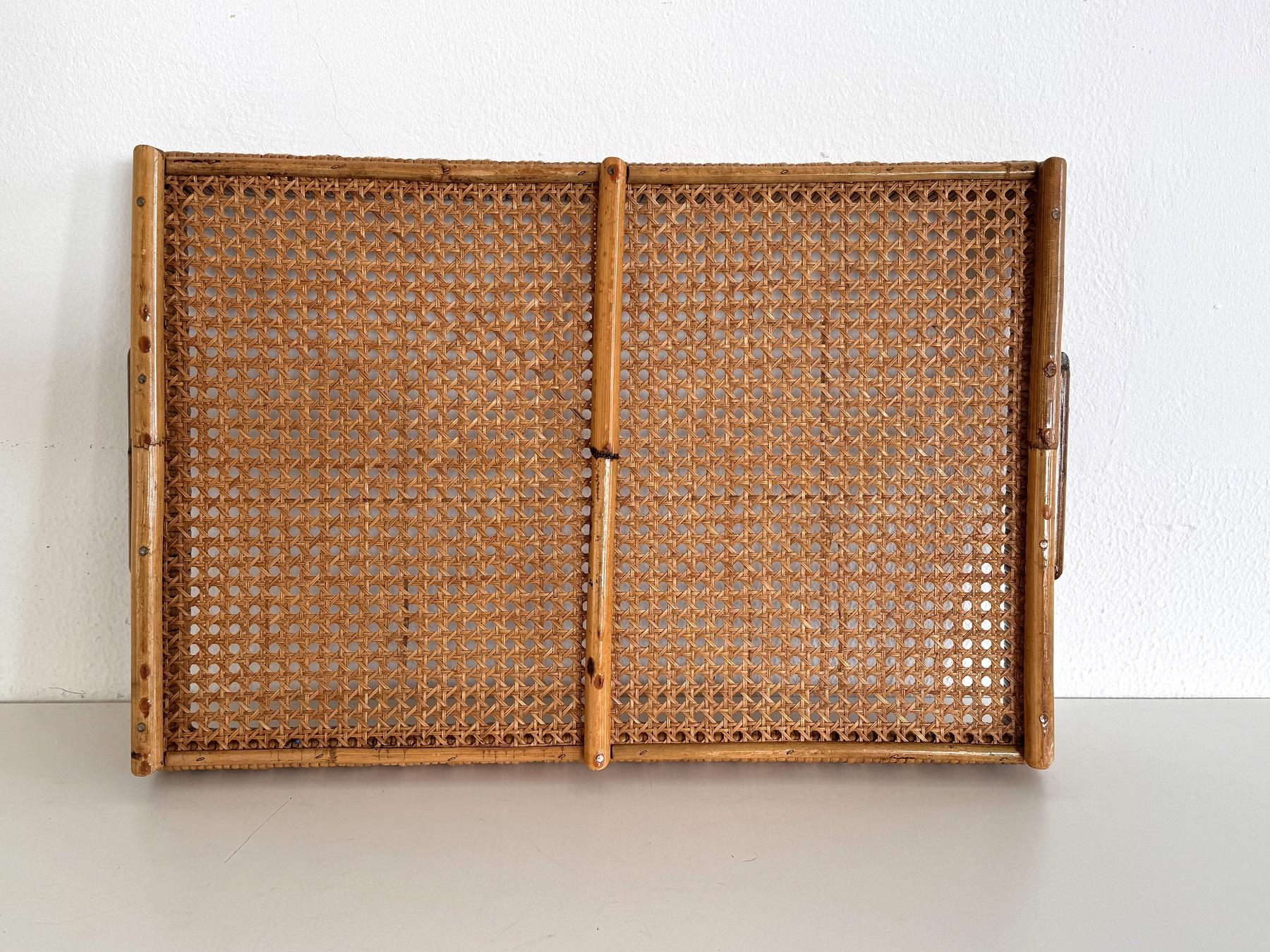 Late 20th Century Italian Mid-Century Large Organic Serving Tray in Natural Rattan and Wood, 1970s