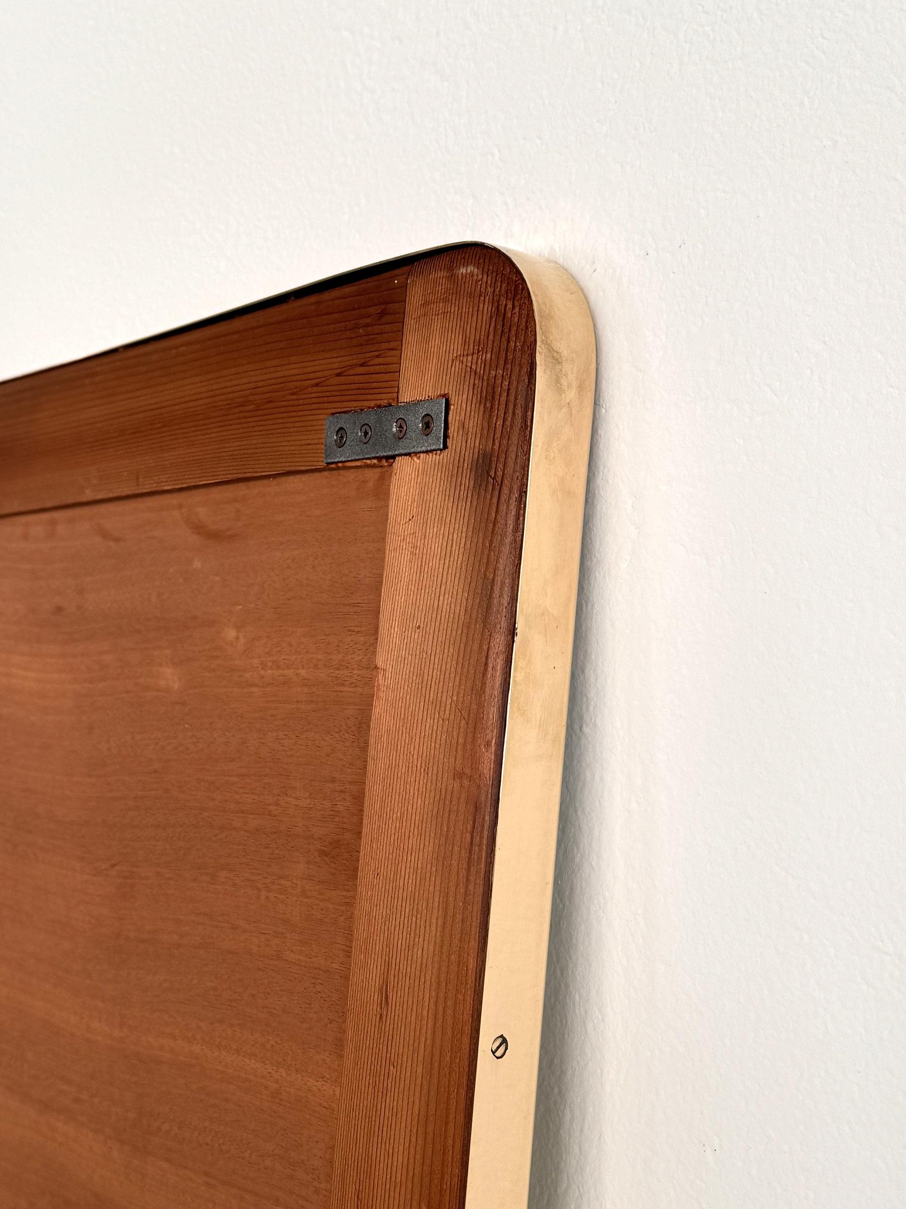 Großer italienischer Mid-Century-Wandspiegel im Vintage-Stil mit Messingrahmen, 1970 im Angebot 8