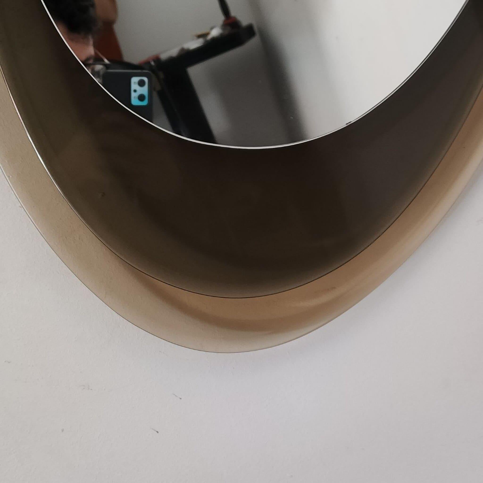 Mid-Century moderno Specchio ovale in vetro stratificato della metà del secolo scorso nello stile di Cristal Arte, anni '60 in vendita