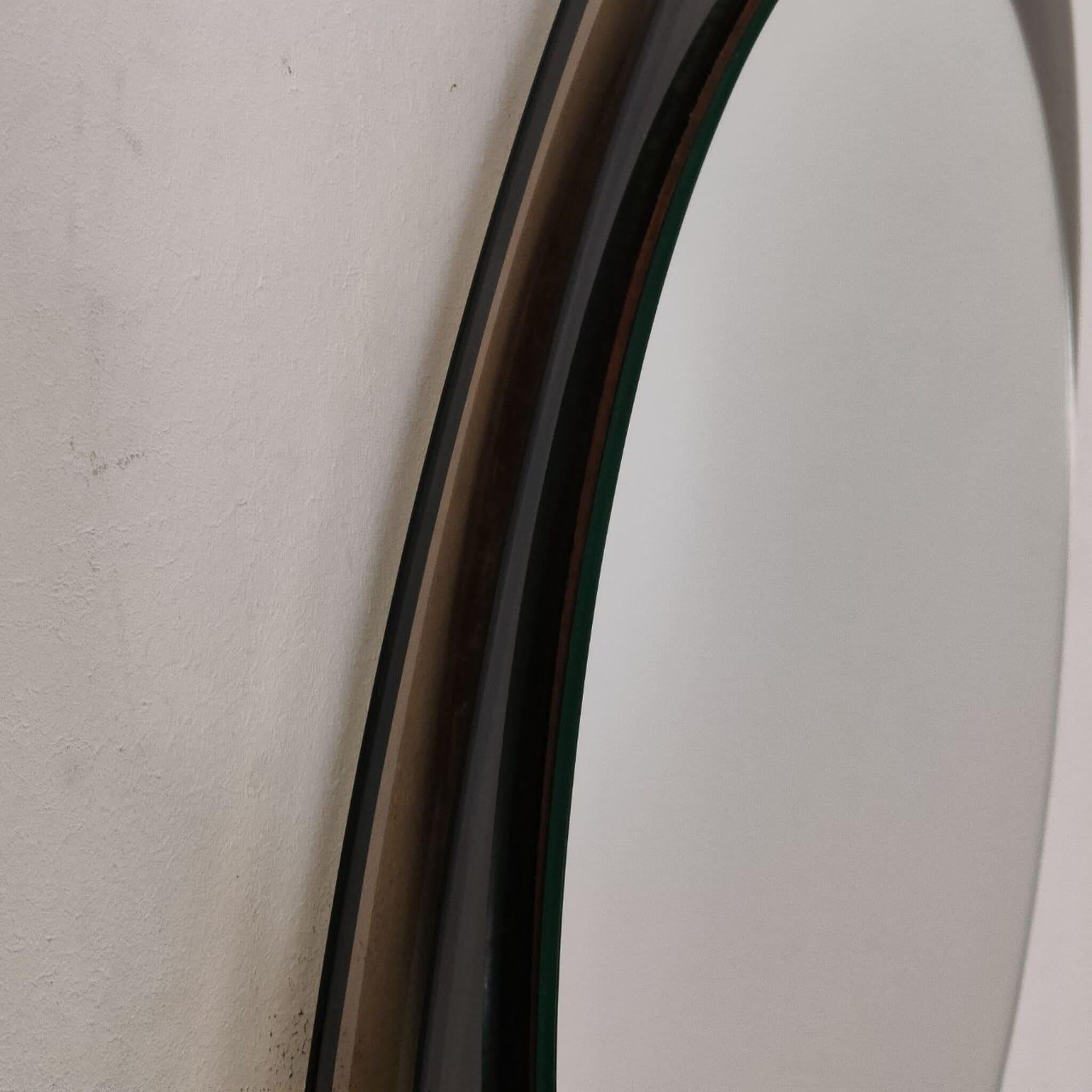 Vetro Specchio ovale in vetro stratificato della metà del secolo scorso nello stile di Cristal Arte, anni '60 in vendita