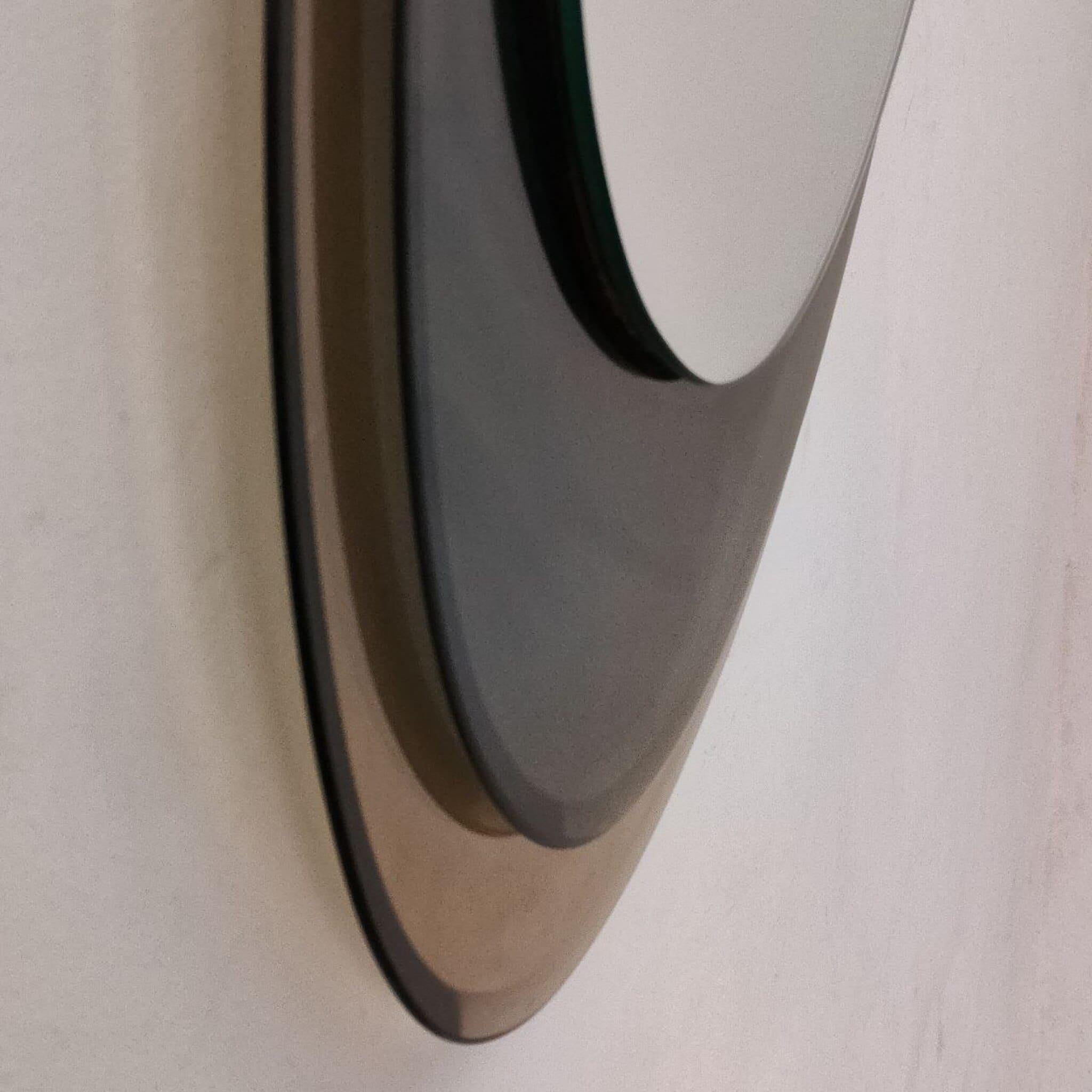 Specchio ovale in vetro stratificato della metà del secolo scorso nello stile di Cristal Arte, anni '60 in vendita 1