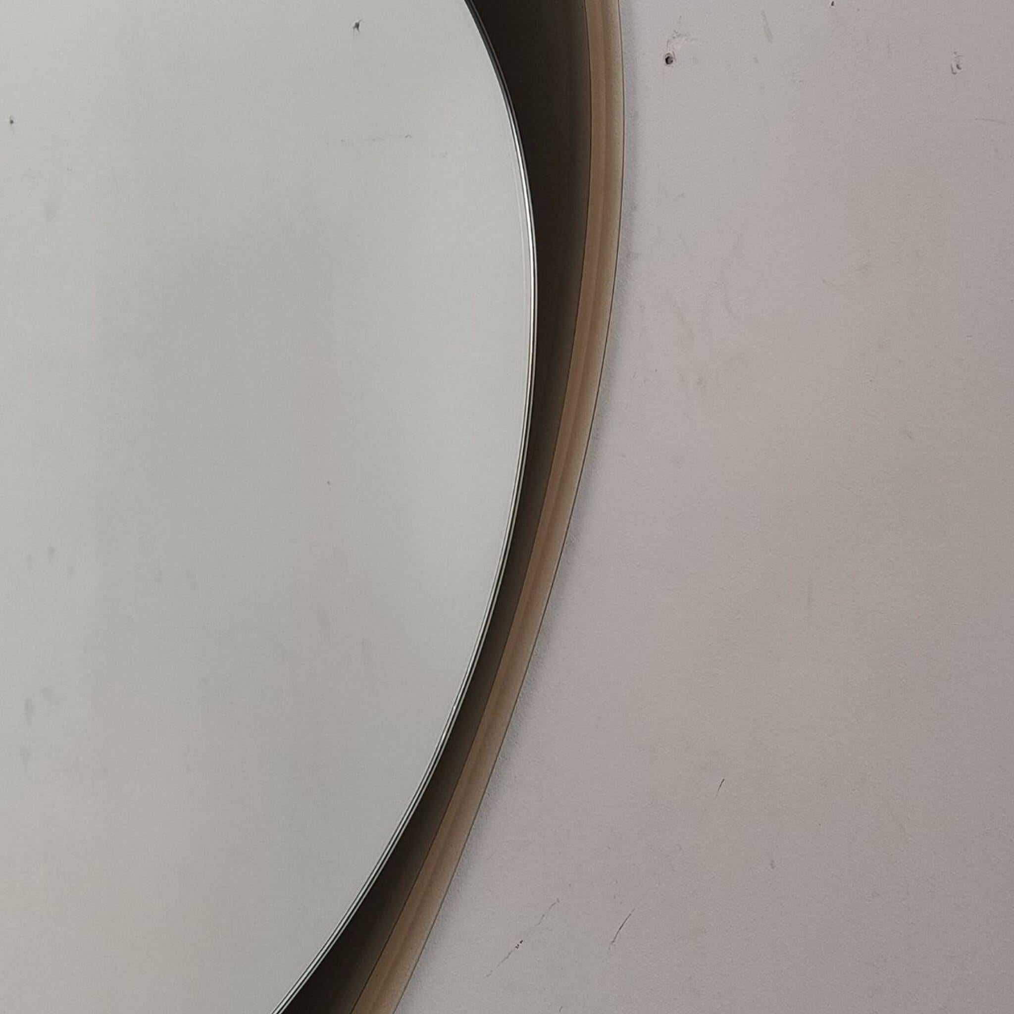 Specchio ovale in vetro stratificato della metà del secolo scorso nello stile di Cristal Arte, anni '60 in vendita 2