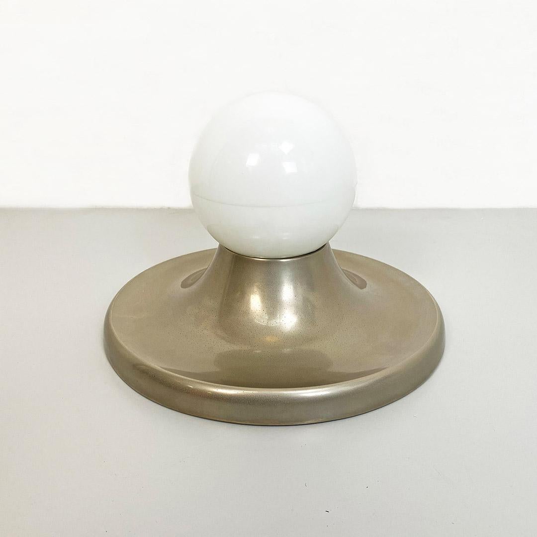 Italian Mid-Century Modern round metal and glass Light Ball wall or ceiling lamp by Achille and Pier Giacomo Castiglioni for Flos, 1965.
Wall or ceiling lamp mod. Light Ball, round shape with central opaline glass sphere diffuser and metal