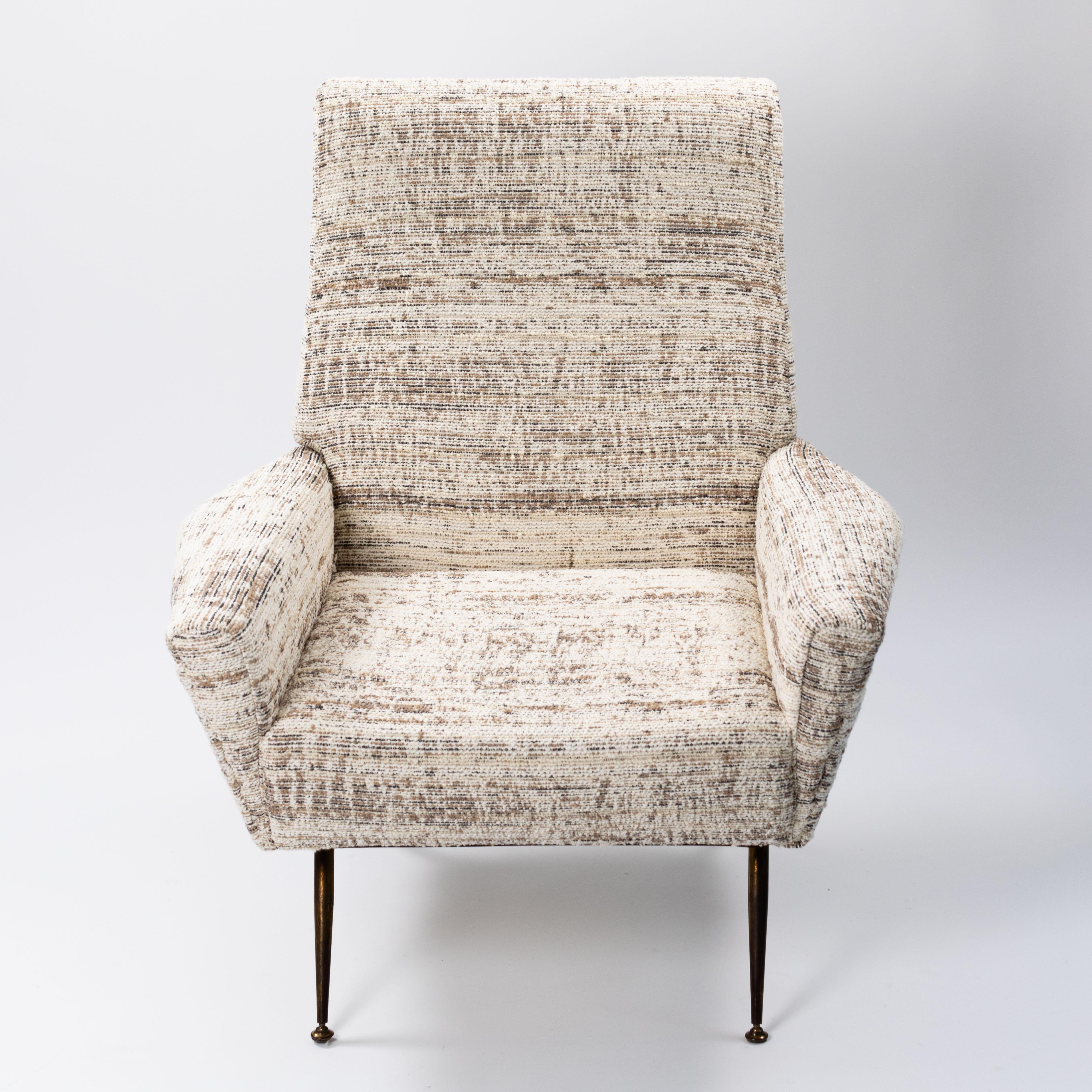 Italienischer linearer Sessel aus der Mitte des Jahrhunderts, Off-White Bouclé-Stoff, 1950er Jahre (Moderne der Mitte des Jahrhunderts) im Angebot