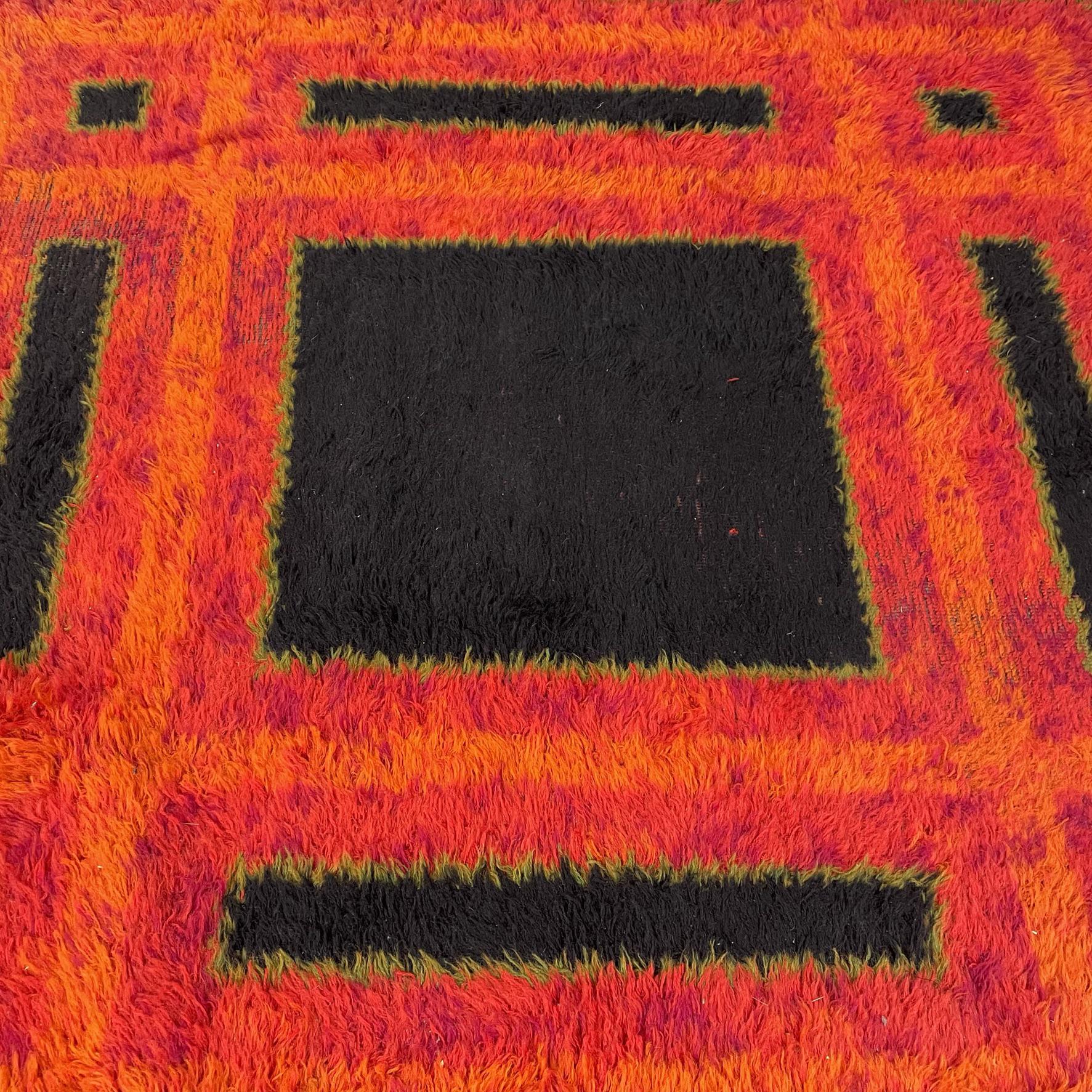 Mid-Century Modern Italian Mid-Century Long Pile Carpet, 1980s