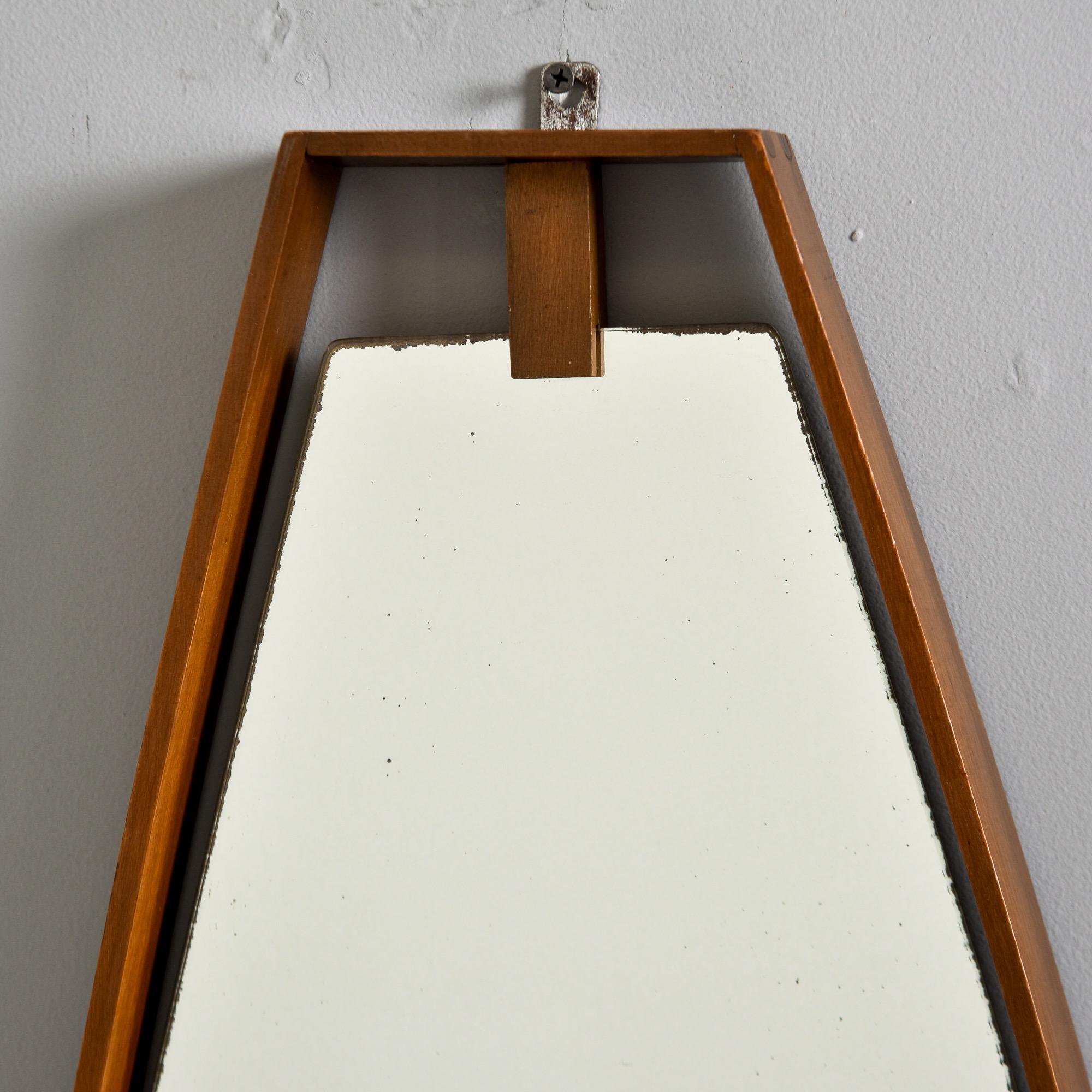 Mid-Century Modern Miroir italien du milieu du siècle à long cadre en noyer encastré en vente