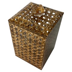 Italienische Box aus Lucite und Rattan im Stil von Christian Dior aus der Mitte des Jahrhunderts, 1970er Jahre
