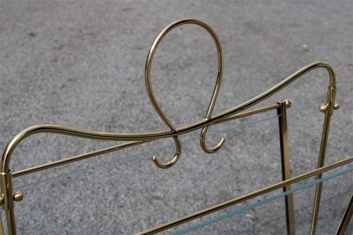 Italian Midcentury Magazine Rack Brass Gold Italian Design Transparent Glass In Good Condition For Sale In Palermo, Sicily