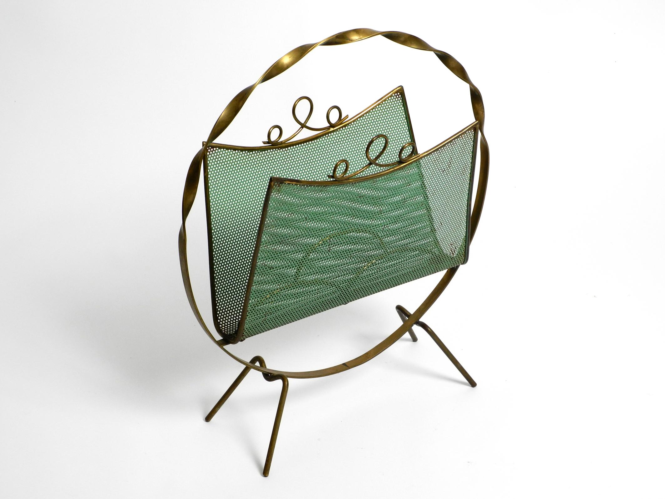 Italian Mid Century magazine rack made of brass and perforated sheet metal For Sale 3