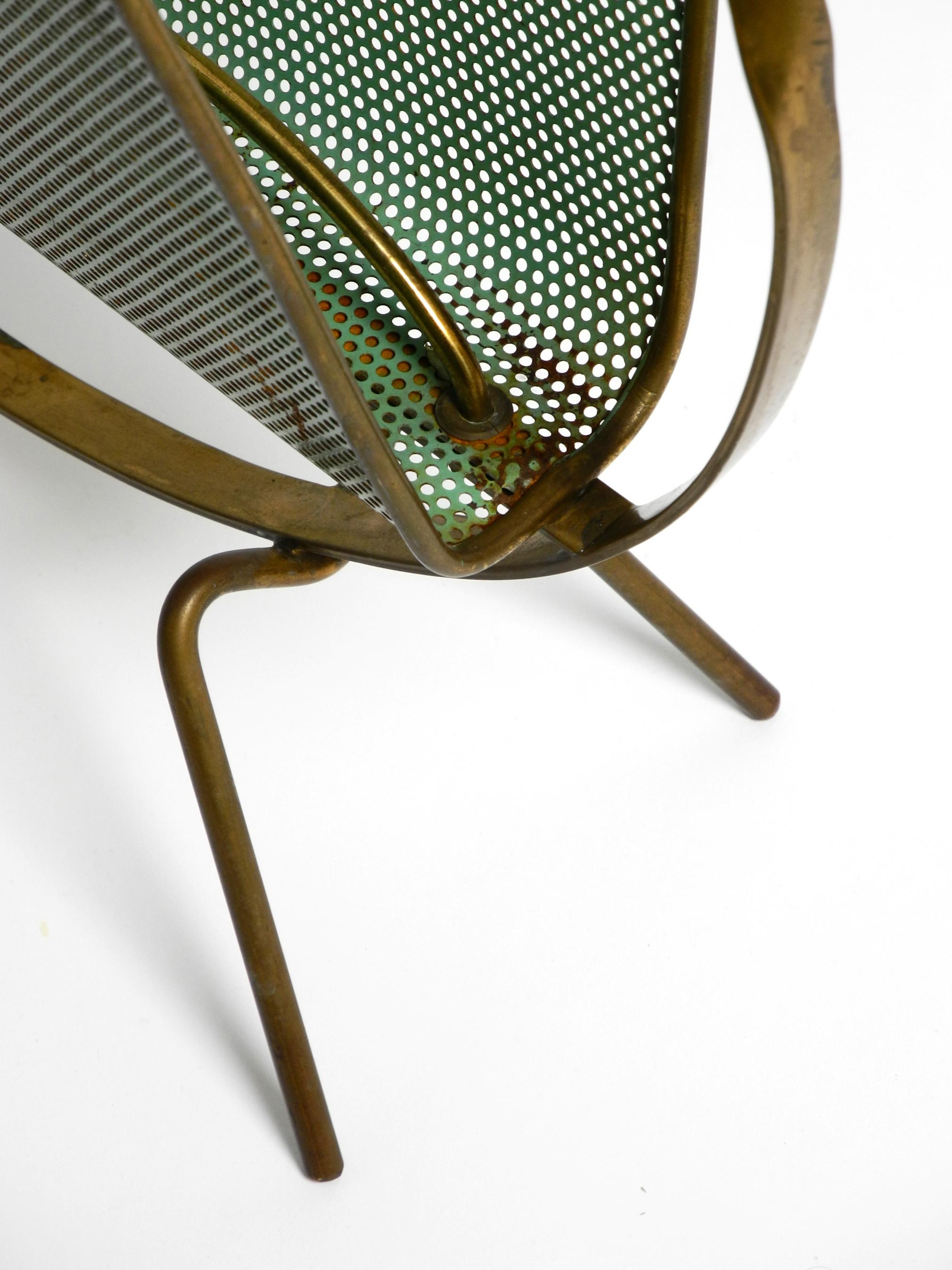 Italian Mid Century magazine rack made of brass and perforated sheet metal For Sale 1