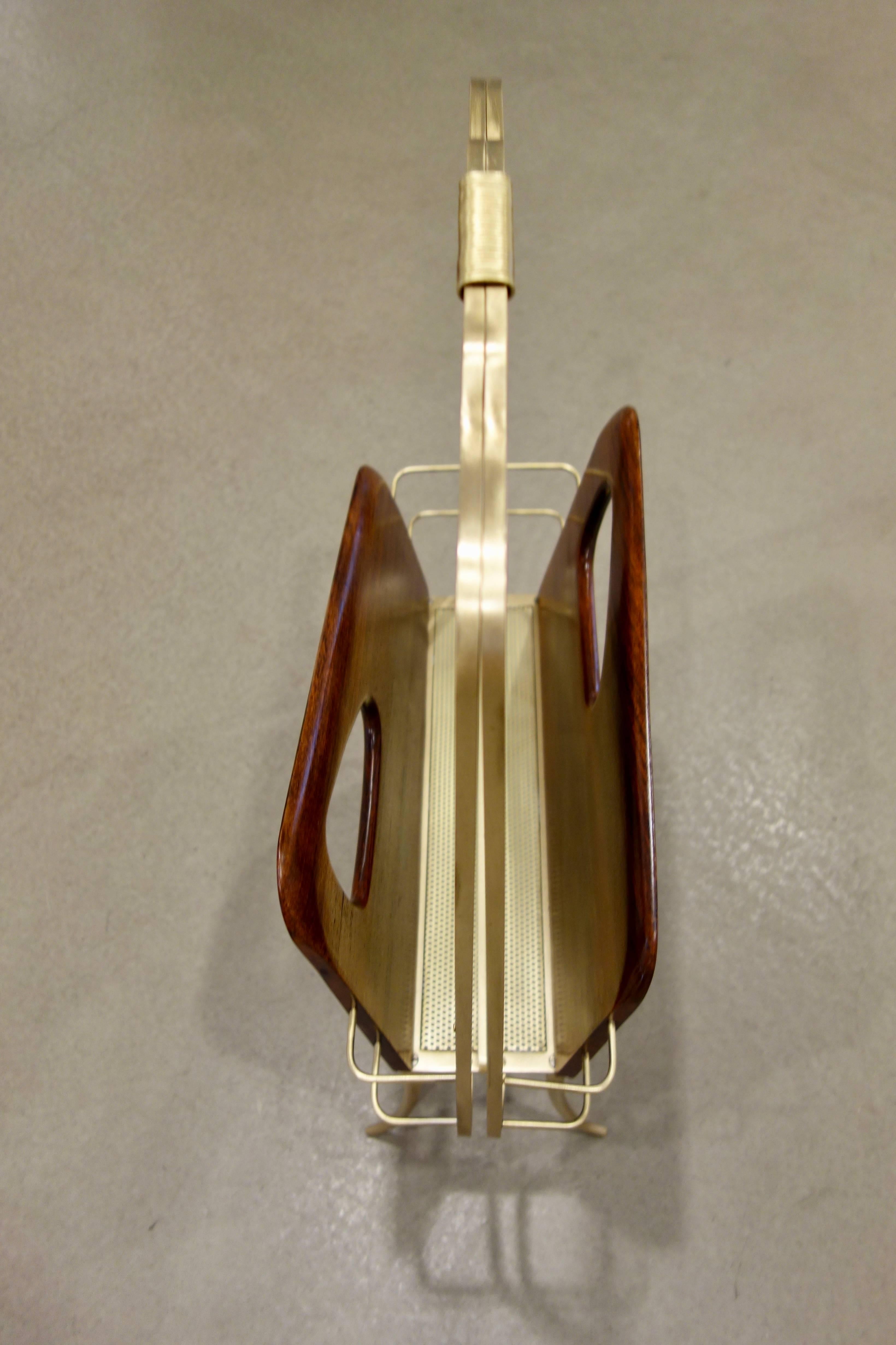 Italian Midcentury Magazine Rack or Stand in Wood and Brass In Excellent Condition In New York, NY