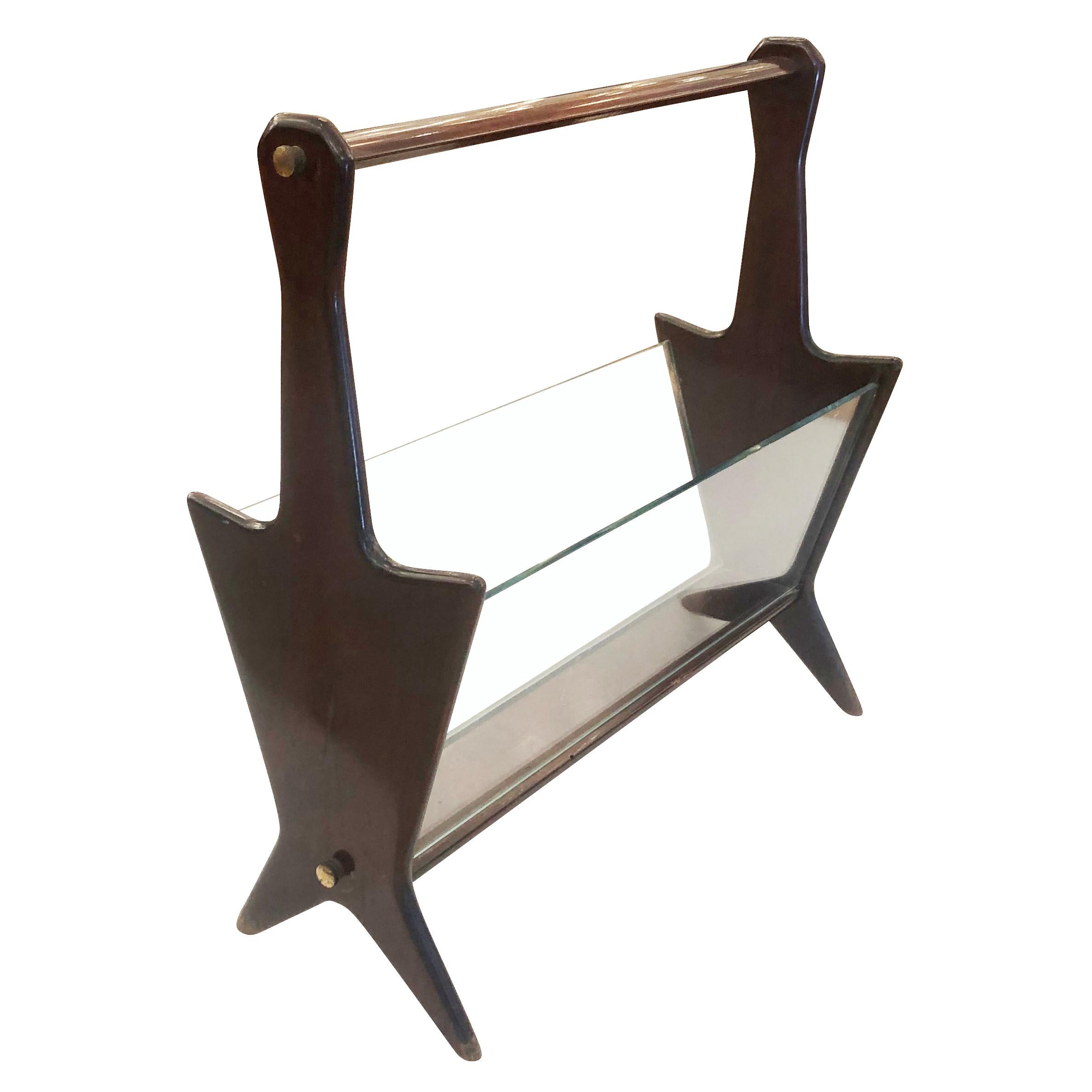 Exquisitely crafted mahogany magazine stand with glass sides and brass details.

Condition: Good vintage condition, some wear consistent with age and use

Measures: Width 18”

Depth 7.5”

Height 18”.
 
   