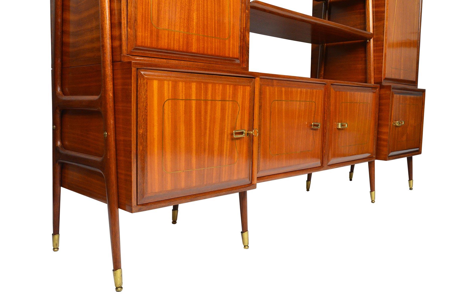 Italian Midcentury Mahogany and Brass Bookcase Credenza (Italienisch)