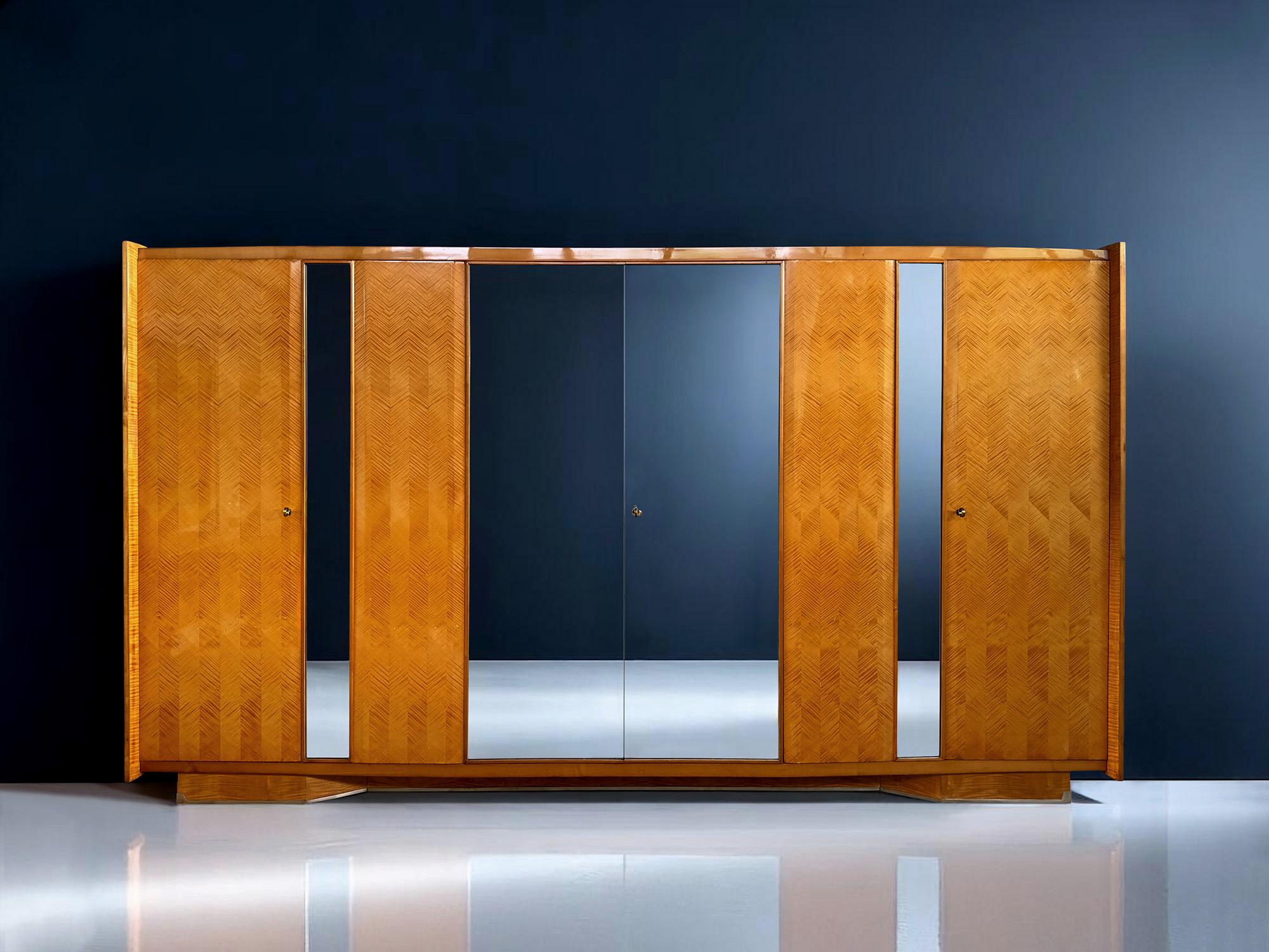 Italian Mid-Century Maple Wardrobe with Mirrors by Dassi for Gio Ponti, 1950s For Sale 5